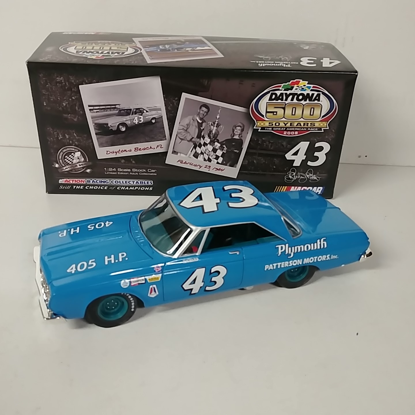 AMT 989 1:25 Richard Petty Plymouth Belvedere 1964 Daytona 500 Winner Model Kit 