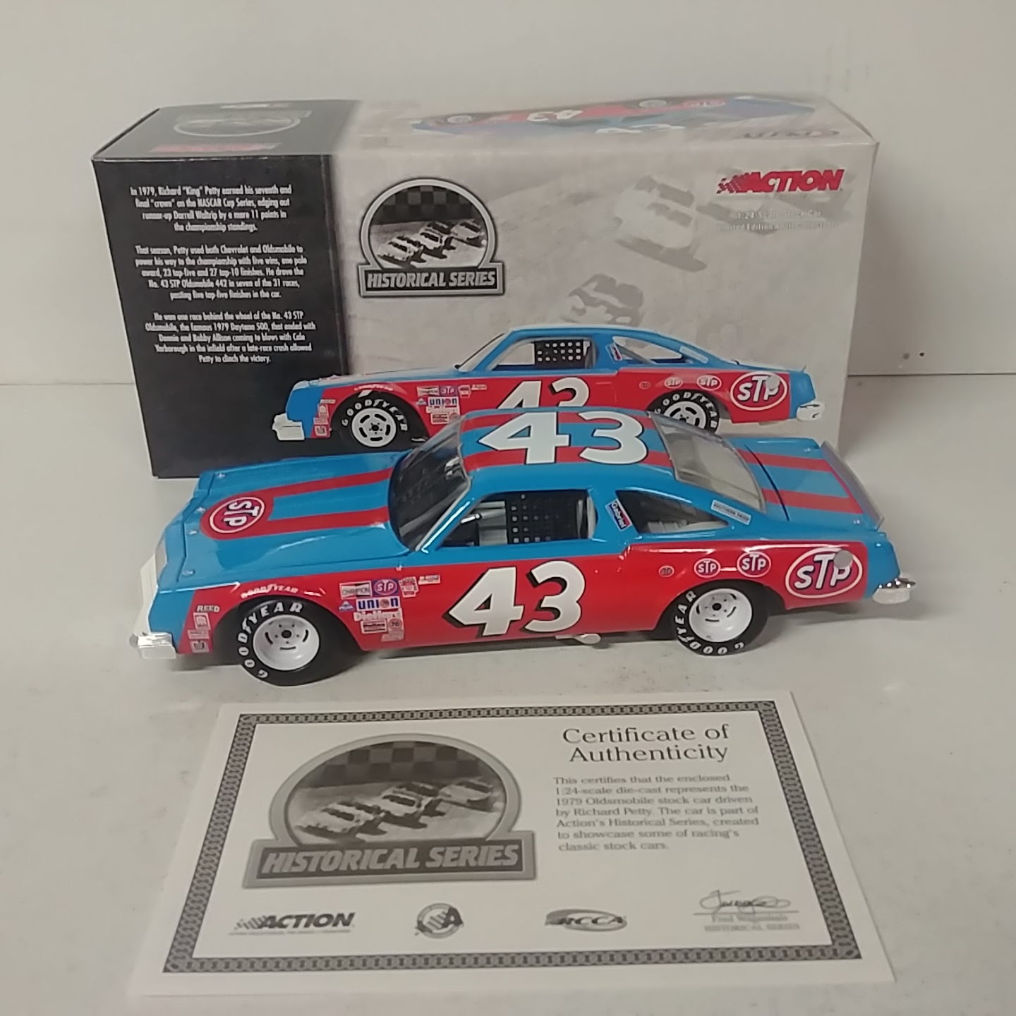 1979 Richard Petty 1/24th STP Oldsmobile "Winston Cup Champion" Historical Series c/w car