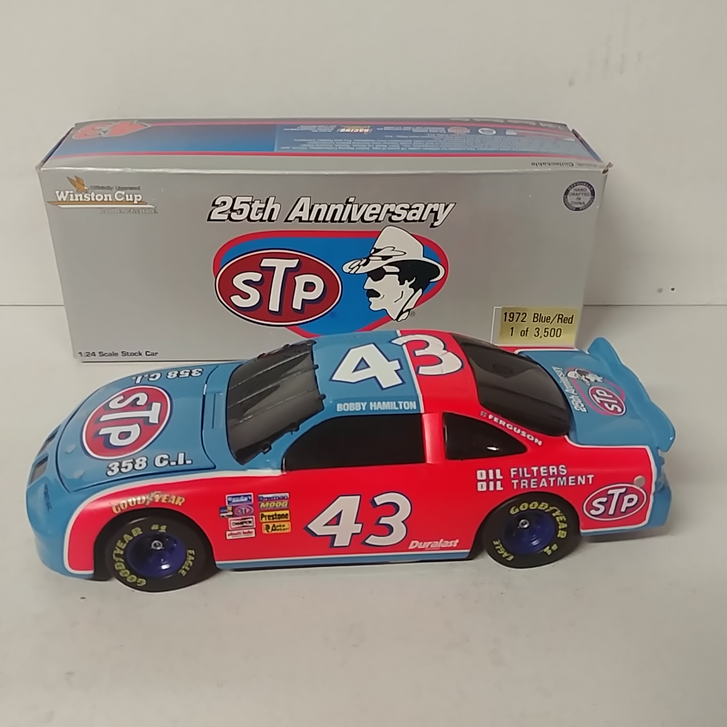 1996 Bobby Hamilton 1/24th STP "Petty 1972 Blue/Red" b/w car