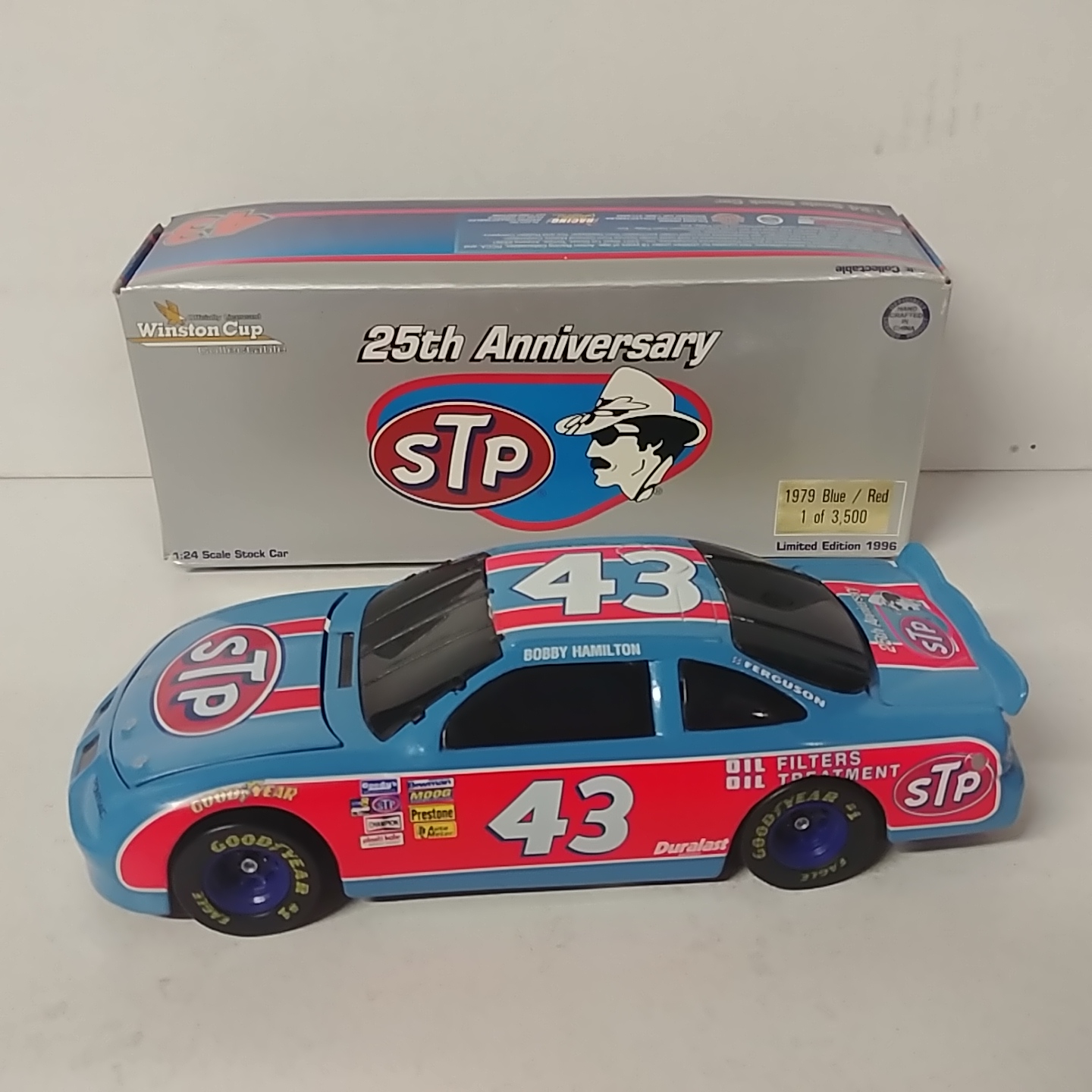 1996 Bobby Hamilton 1/24th STP "Petty 1979 Blue/Red" b/w car