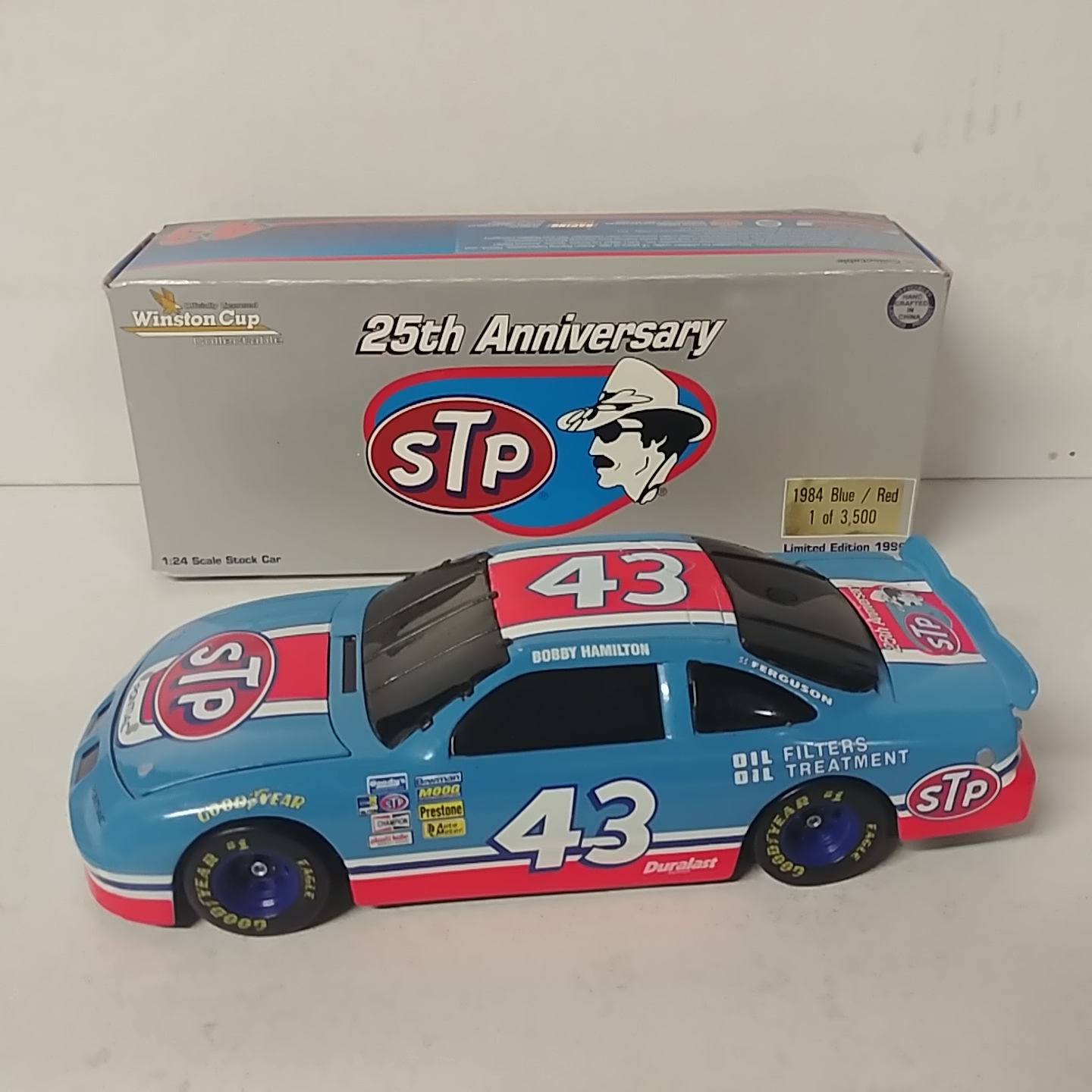 1996 Bobby Hamilton 1/24th STP "Petty 1984 Blue/Red" b/w car