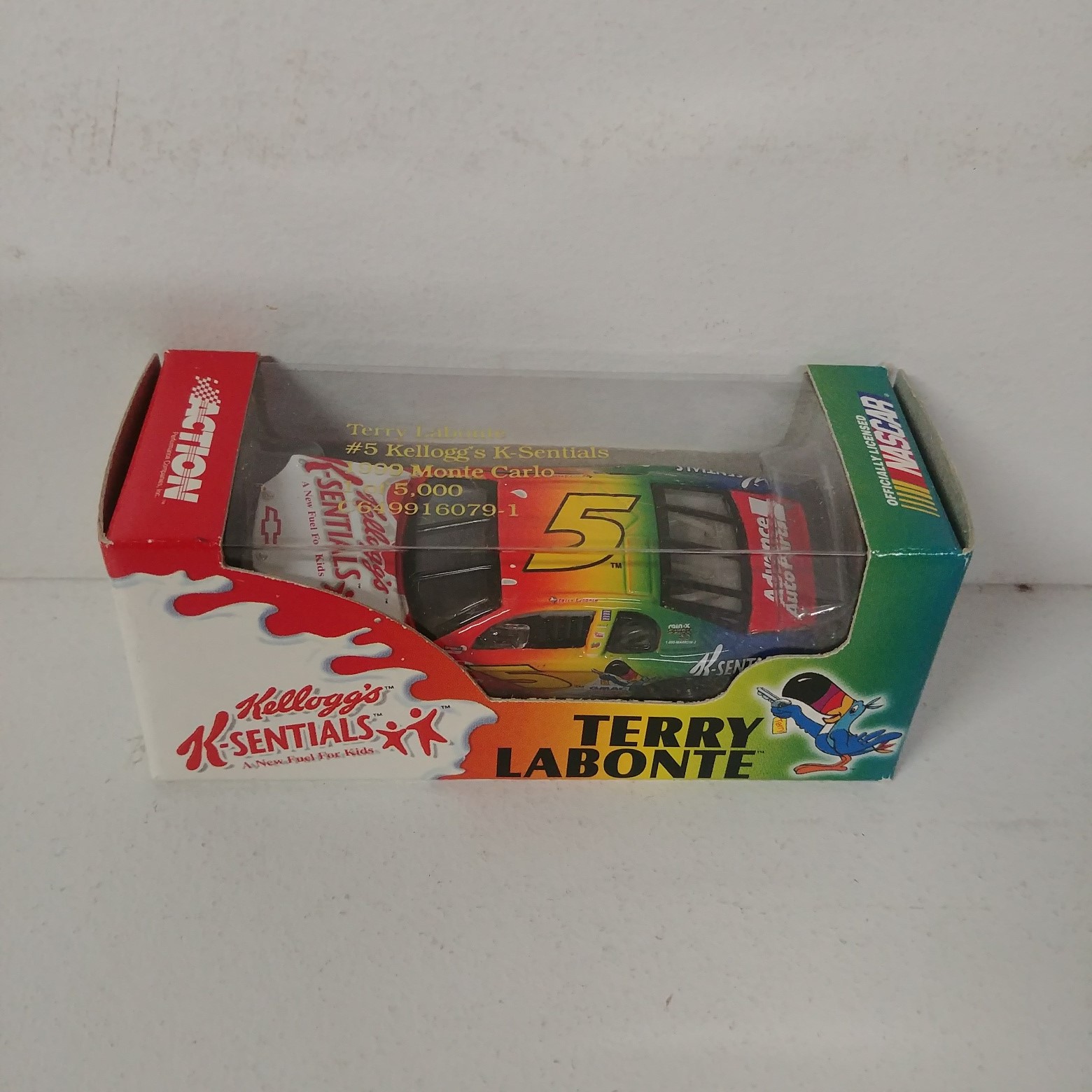 1999 Terry Labonte 1/64th Kelloggs "K-Sentials" RCCA hood open Monte Carlo