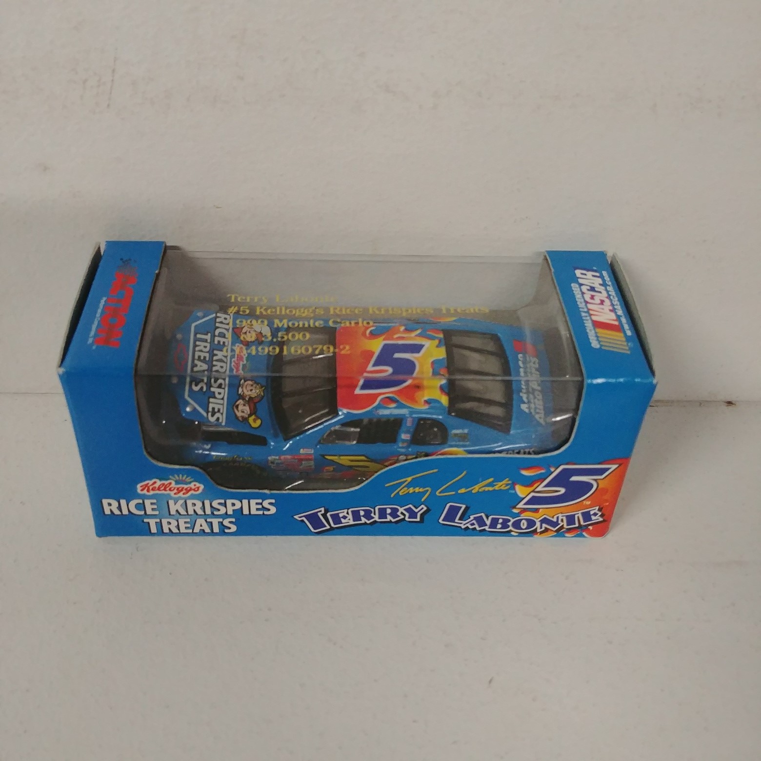 1999 Terry Labonte 1/64th Kelloggs "Rice Krispies Treats" RCCA hood open Monte Carlo