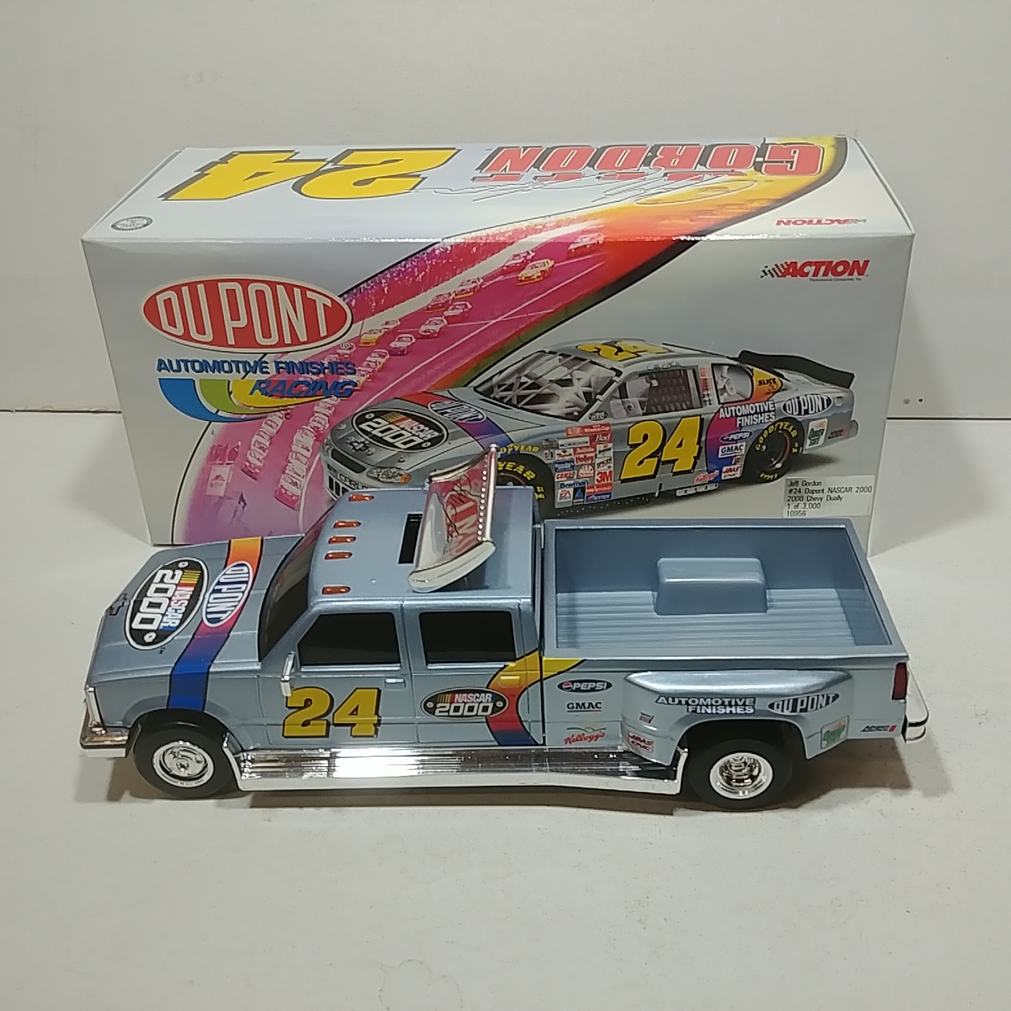 2000 Jeff Gordon 1/24th Dupont "NASCAR 2000" Chevy dually bank