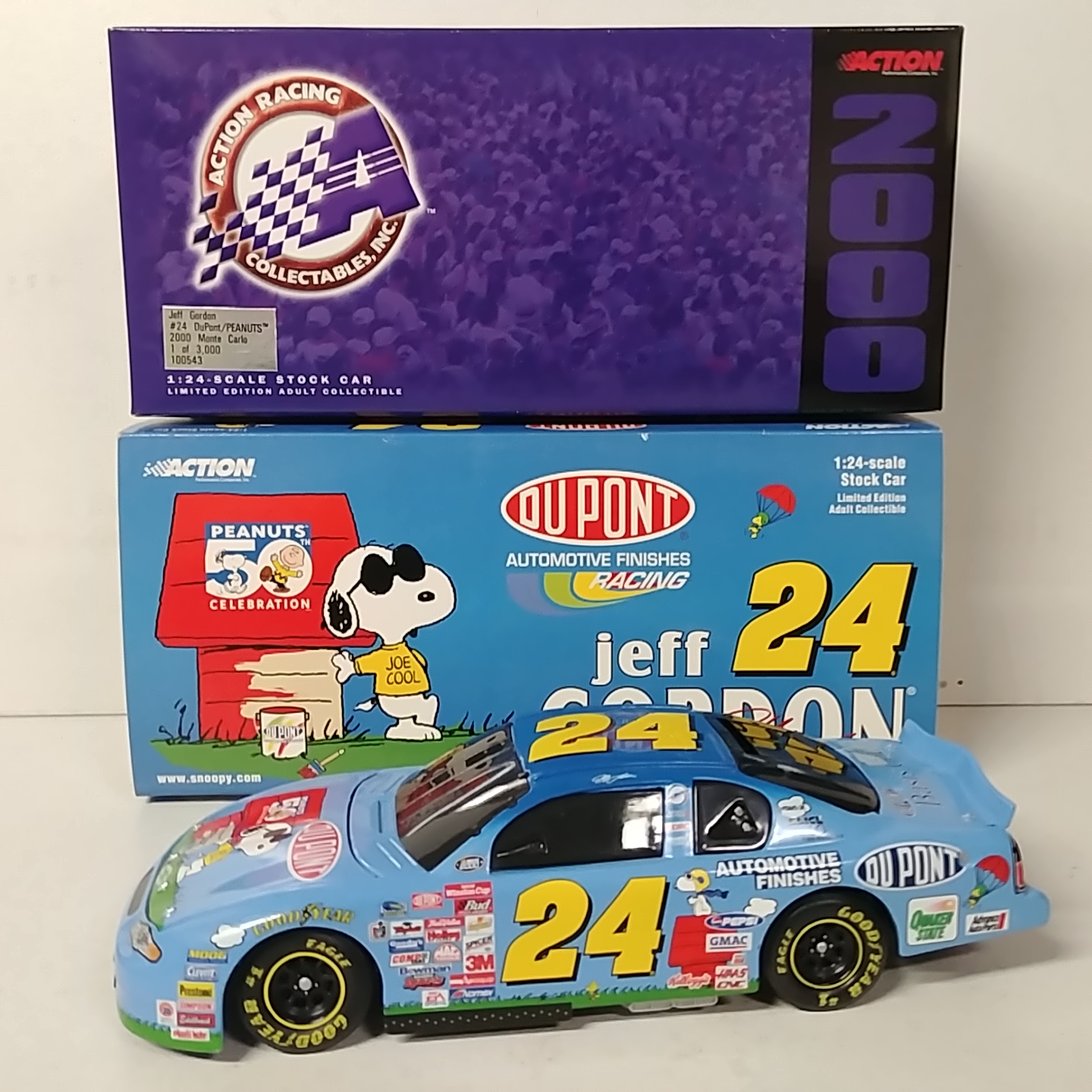 2000 Jeff Gordon 1/24th Dupont "Peanuts"  b/w bank Monte Carlo