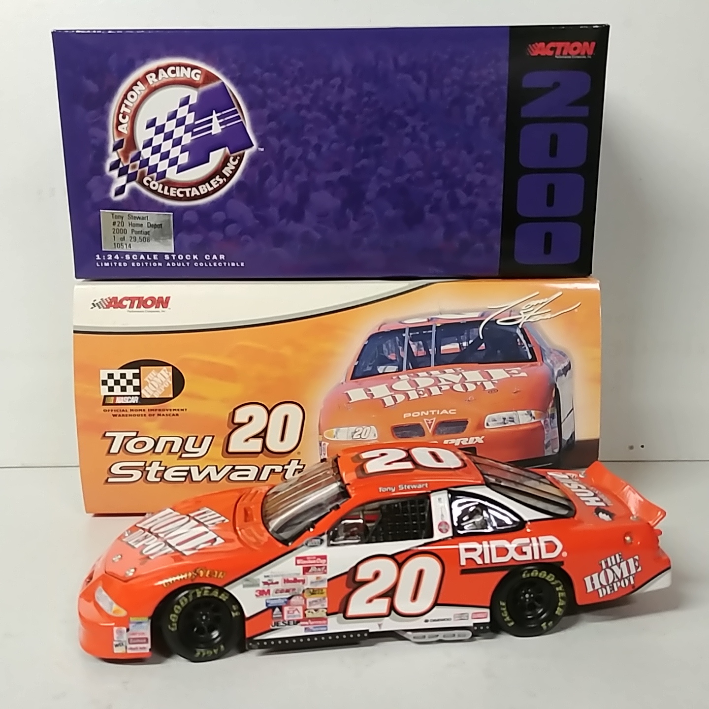 2000 Tony Stewart 1/24th Home Depot c/w car