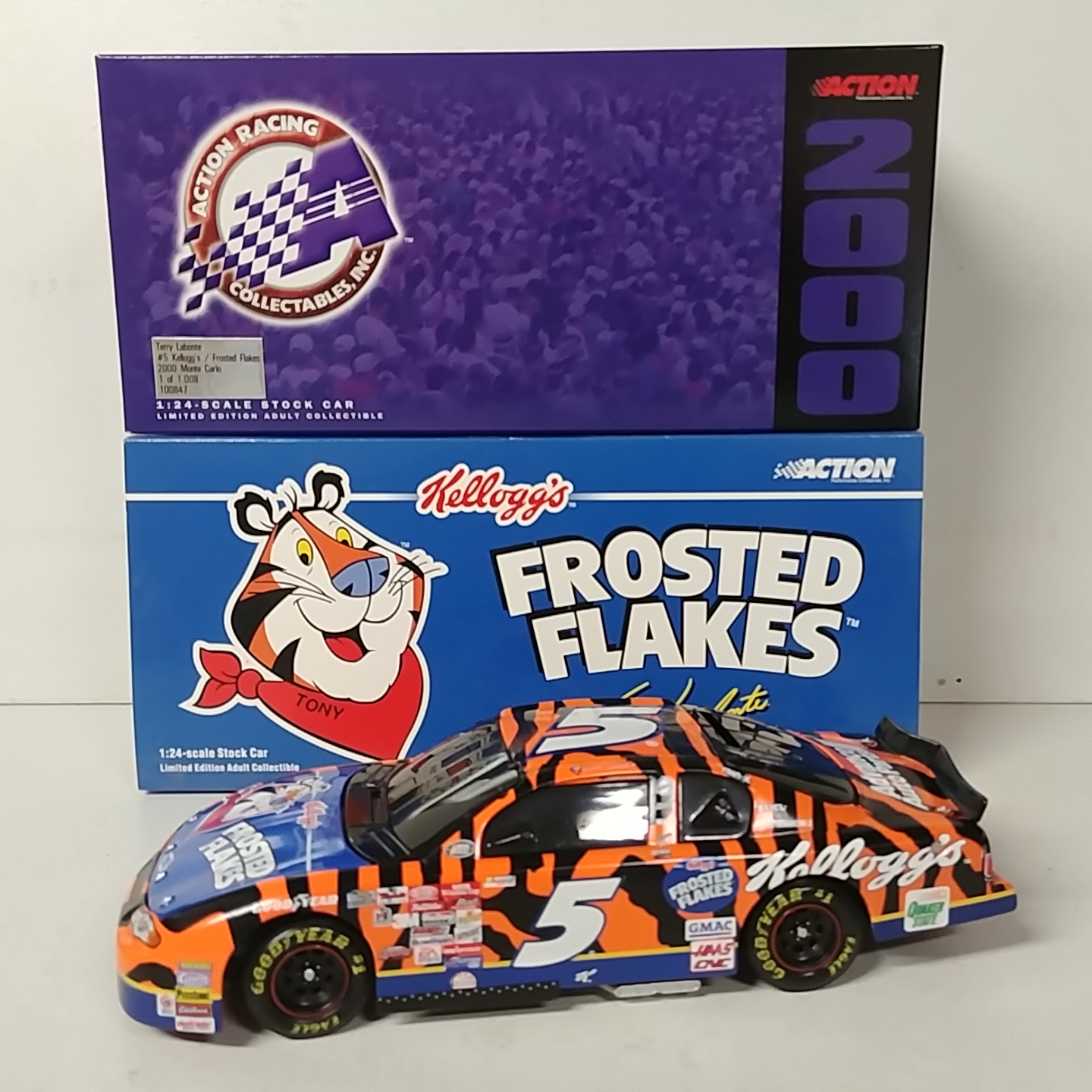 2000 Terry Labonte 1/24th Kelloggs "Frosted Flakes" b/w bank