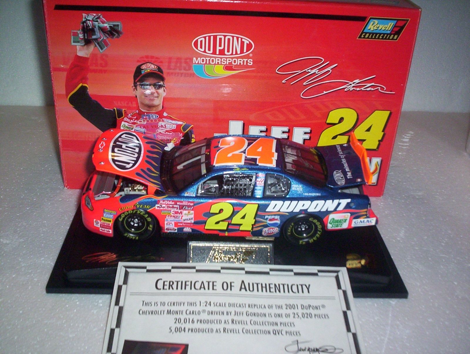 2001 Jeff Gordon 1/24th Dupont "Las Vegas Win" Monte Carlo