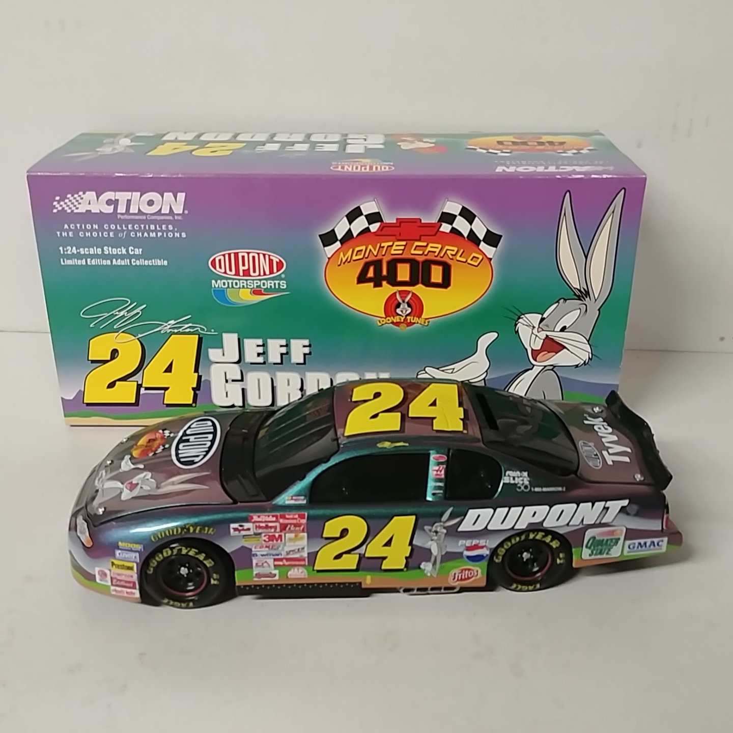 2001 Jeff Gordon 1/24th Dupont "Looney Tunes" b/w bank Monte Carlo