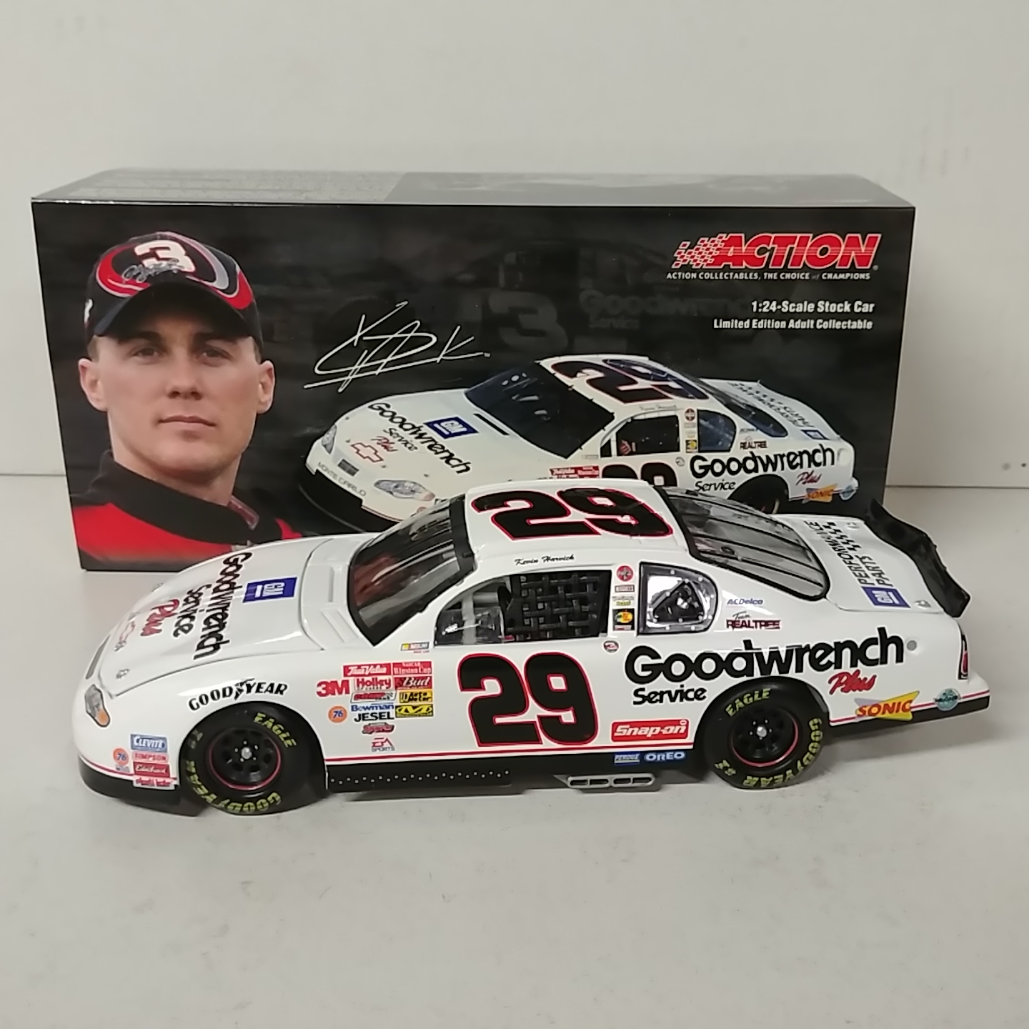 2001 Kevin Harvick 1/24th GM Goodwrench c/w car white with black trim