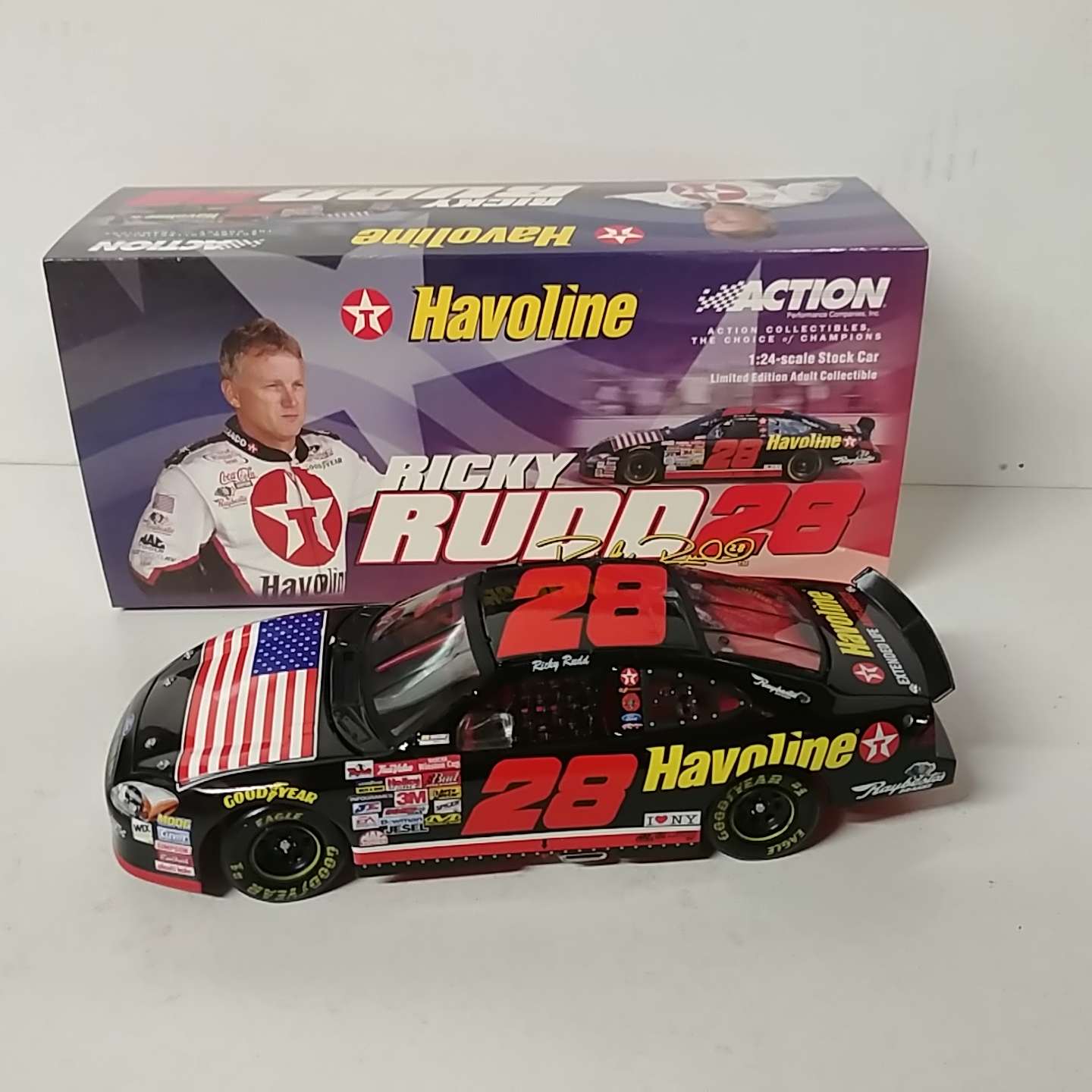2001 Ricky Rudd 1/24th Texaco "Memorial" c/w car