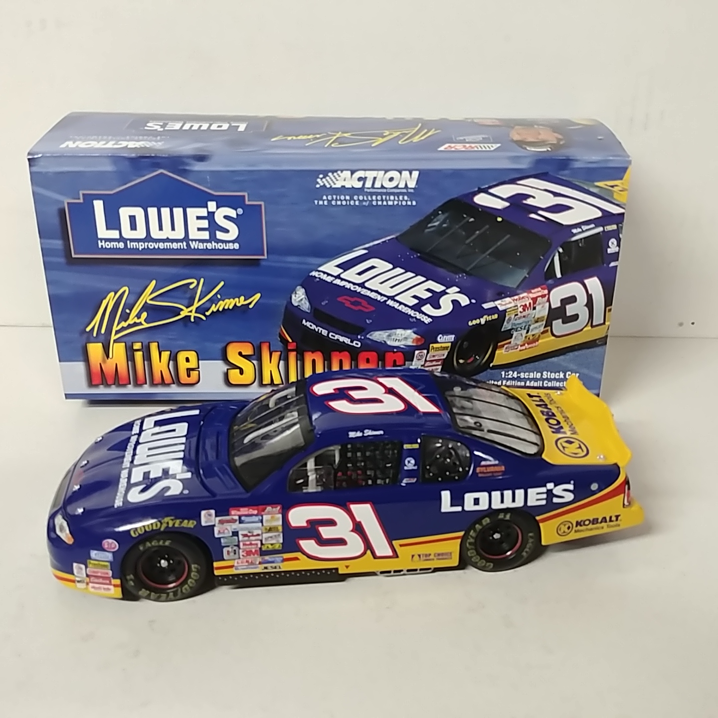 2001 Mike Skinner 1/24th Lowe's c/w car