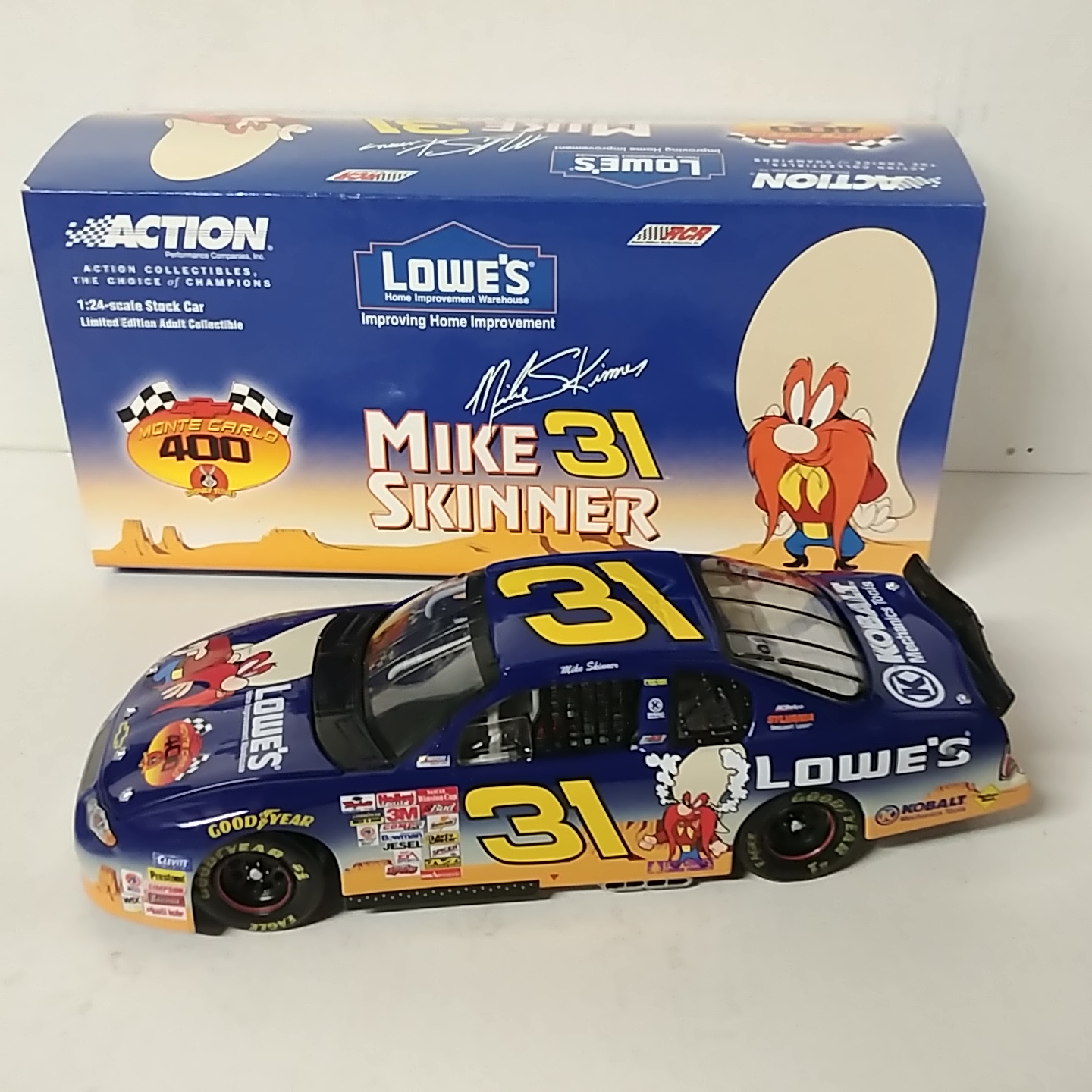 2001 Mike Skinner 1/24th Lowe's "Looney Tunes" c/w car