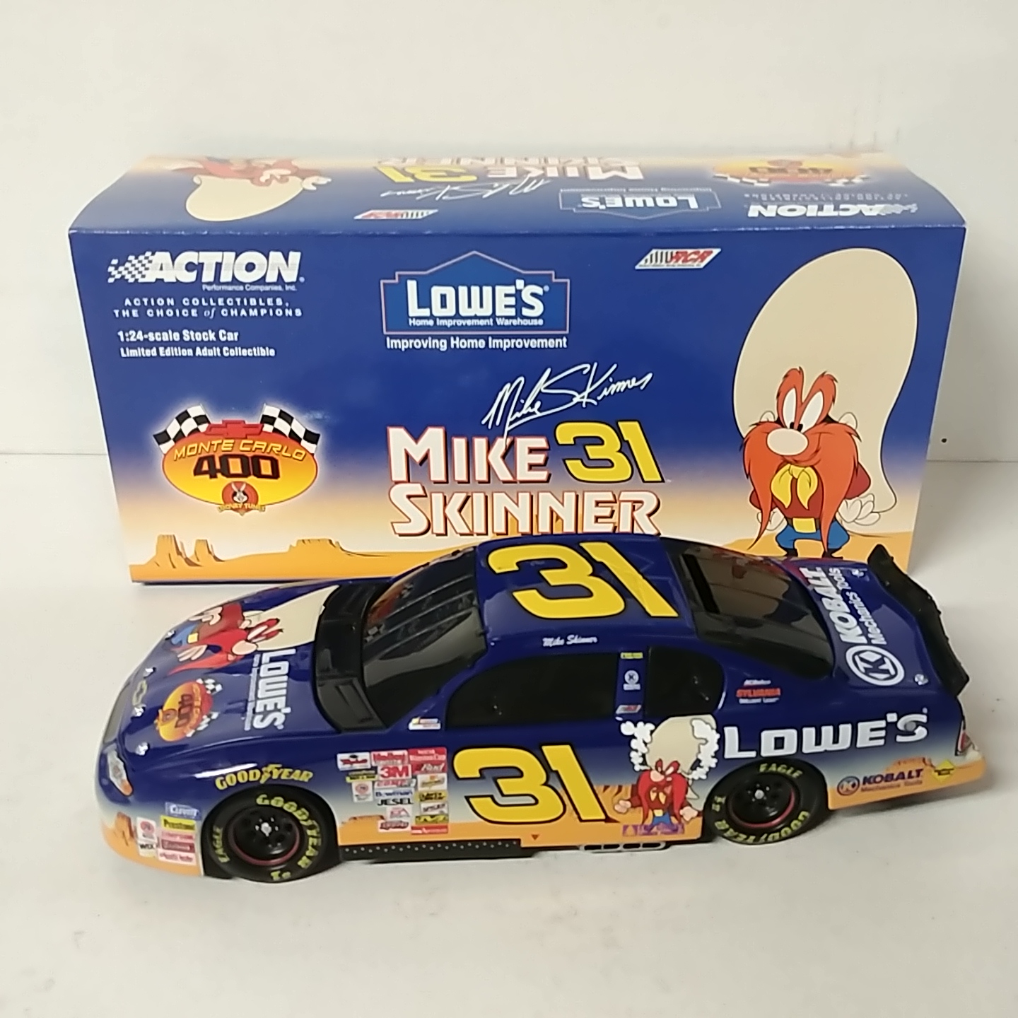 2001 Mike Skinner 1/24th Lowe's "Looney Tunes" b/w bank