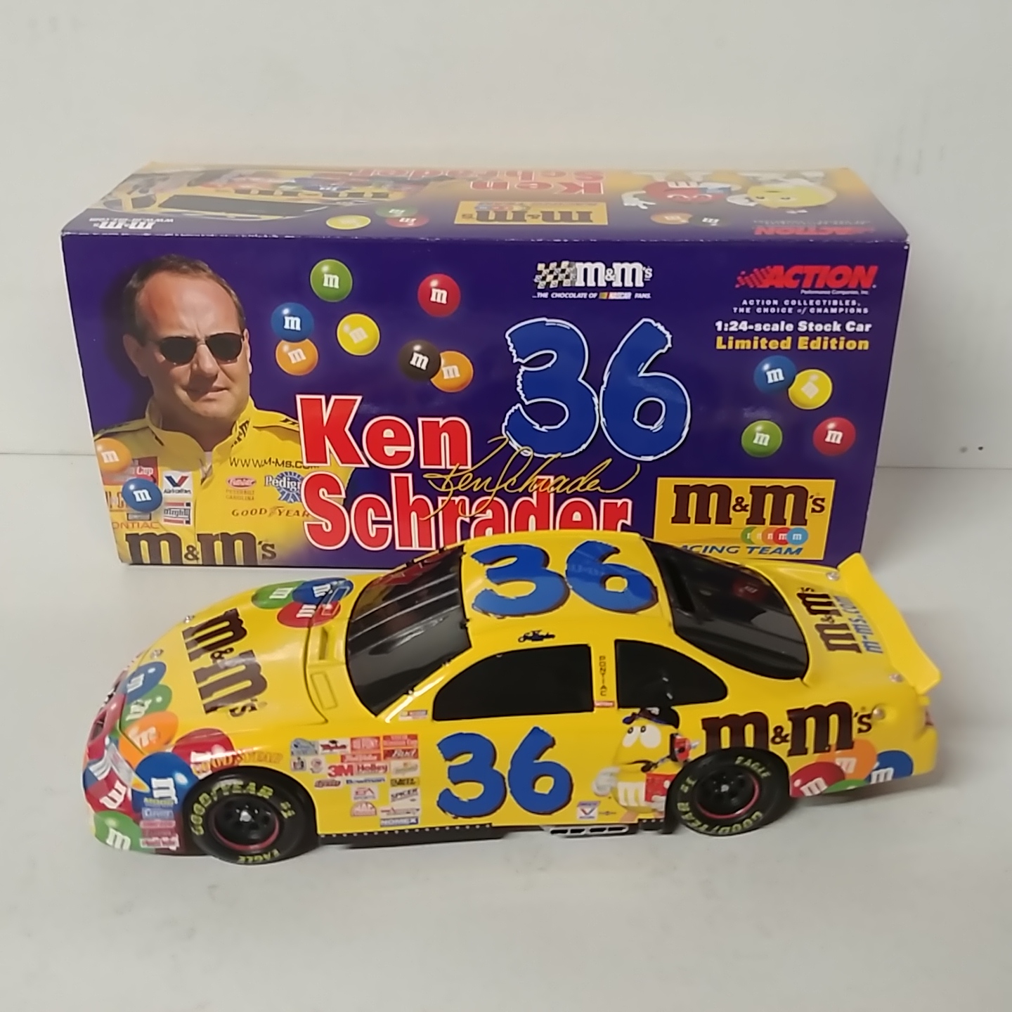 2001 Ken Schrader 1/24th M&M's Grand Prix b/w bank