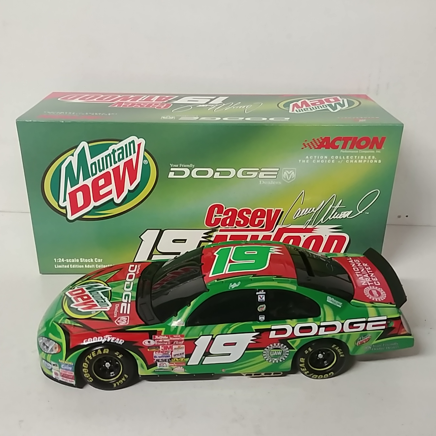 2001 Casey Atwood 1/24th Mountain Dew b/w bank car