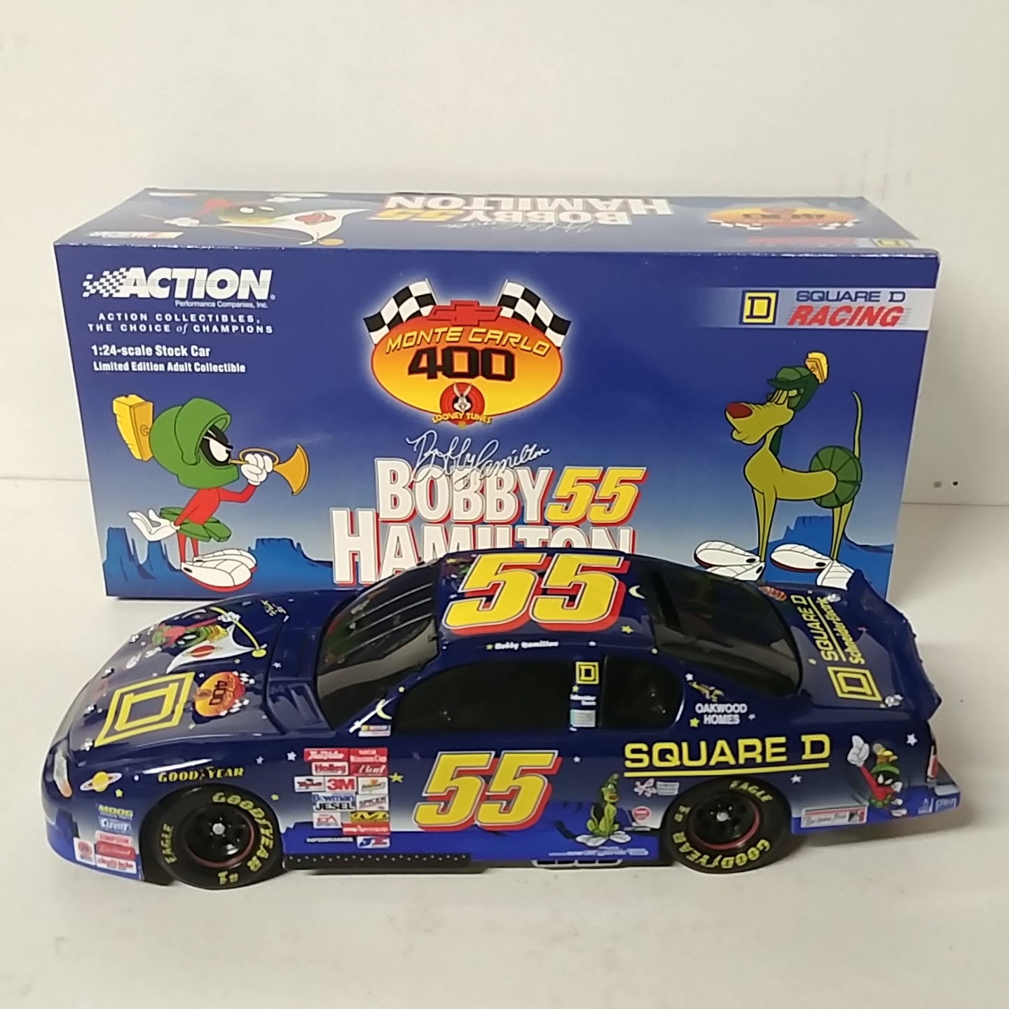 2001 Bobby Hamilton 1/24th Square D "Looney Tunes" b/w bank