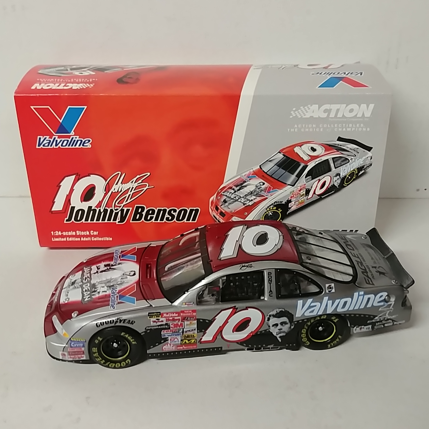 2001 Johnny Benson 1/24th Valvoline "James Dean" c/w car