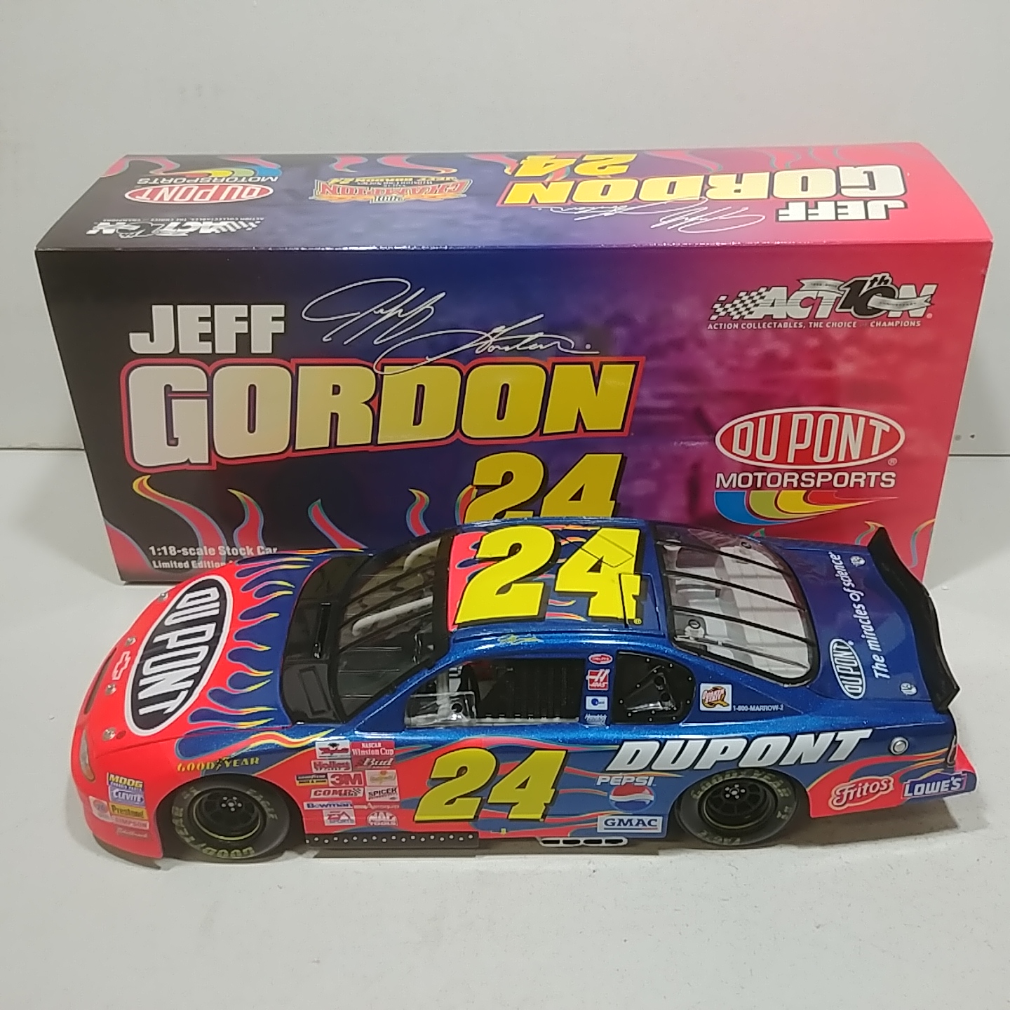 2002 Jeff Gordon 1/18th Dupont ARC Monte Carlo