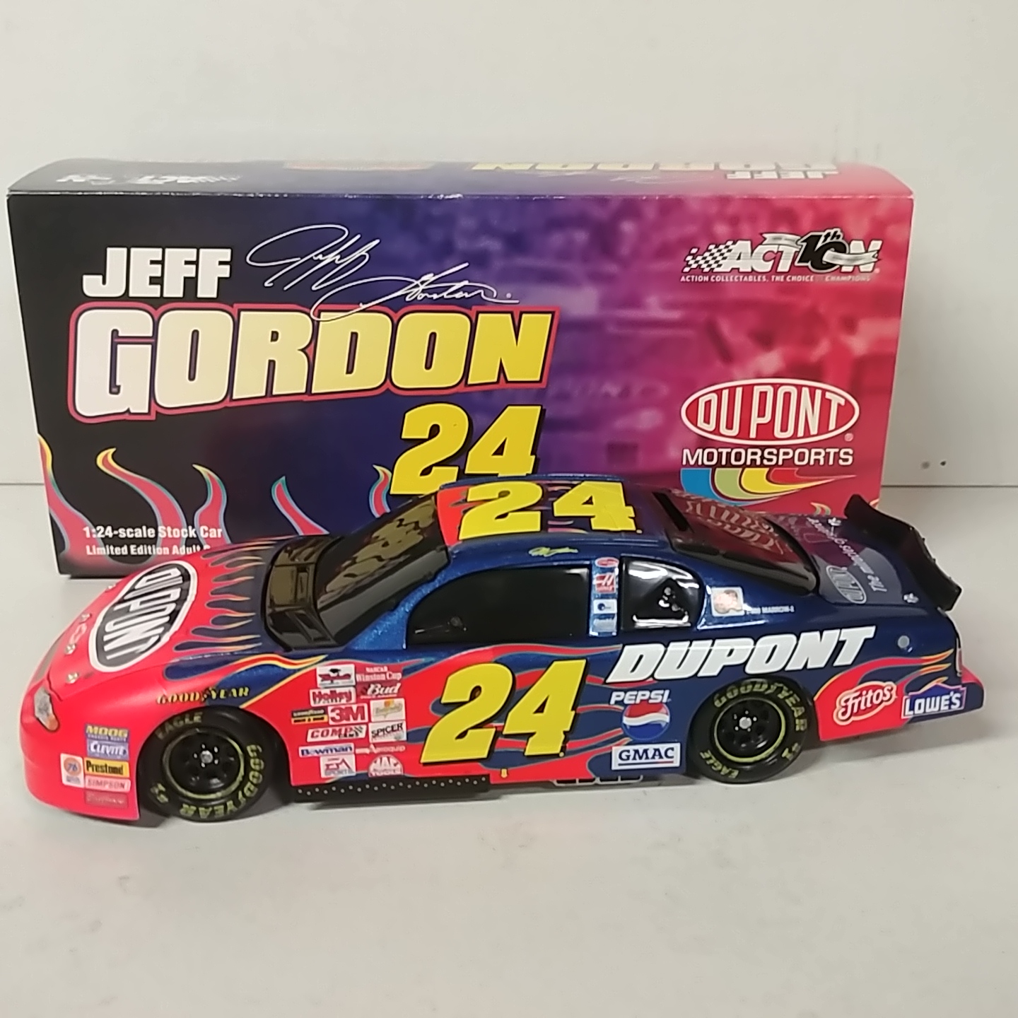 2002 Jeff Gordon 1/24th DuPont b/w bank Monte Carlo