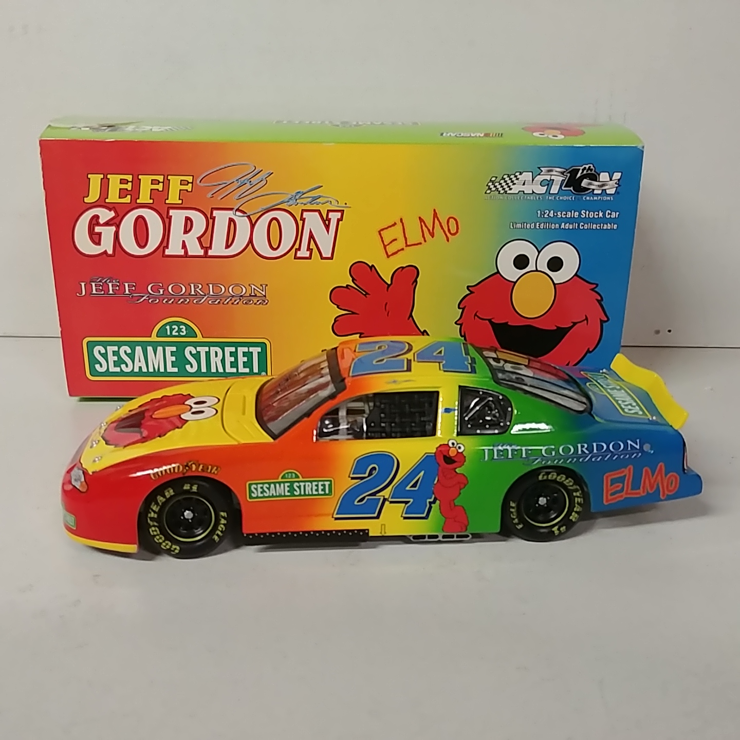 2002 Jeff Gordon 1/24th Foundation "Sesame Street" Monte Carlo