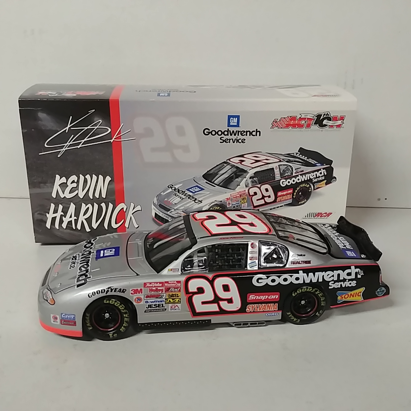 2002 Kevin Harvick 1/24th Goodwrench c/w car