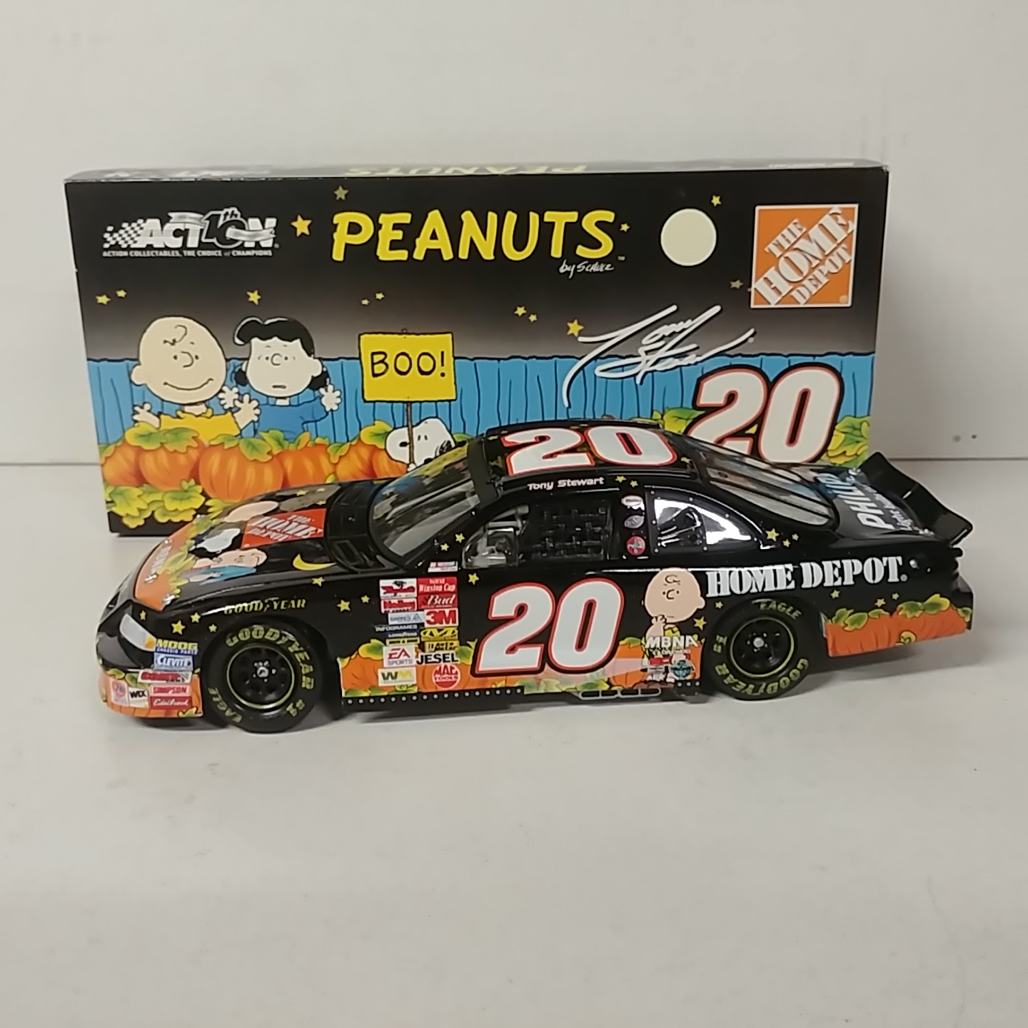 2002 Tony Stewart 1/24th Home Depot "In Search of the Great Pumpkin" c/w car