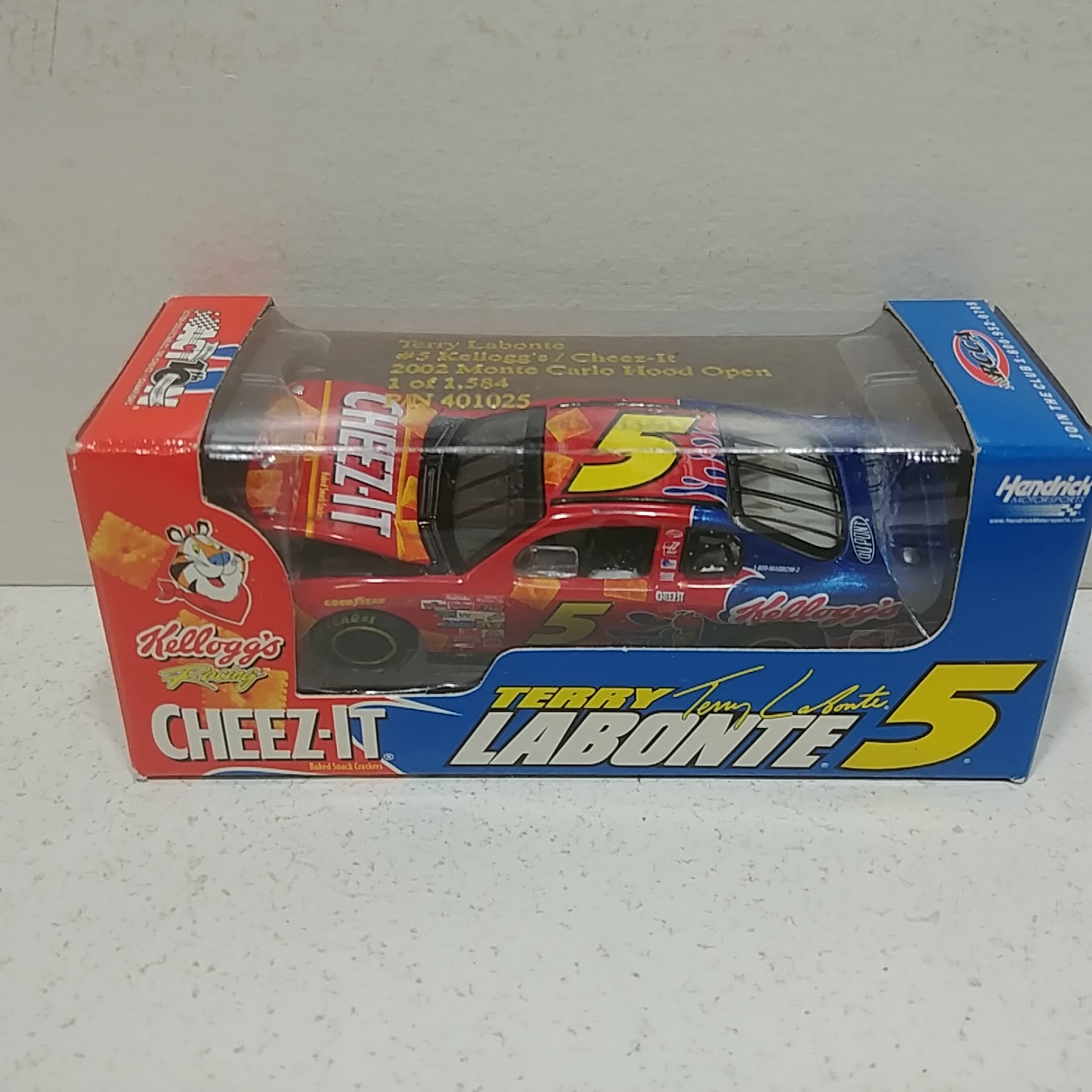 2002 Terry Labonte 1/64th Kelloggs "Cheez-It" RCCA hood open Monte Carlo