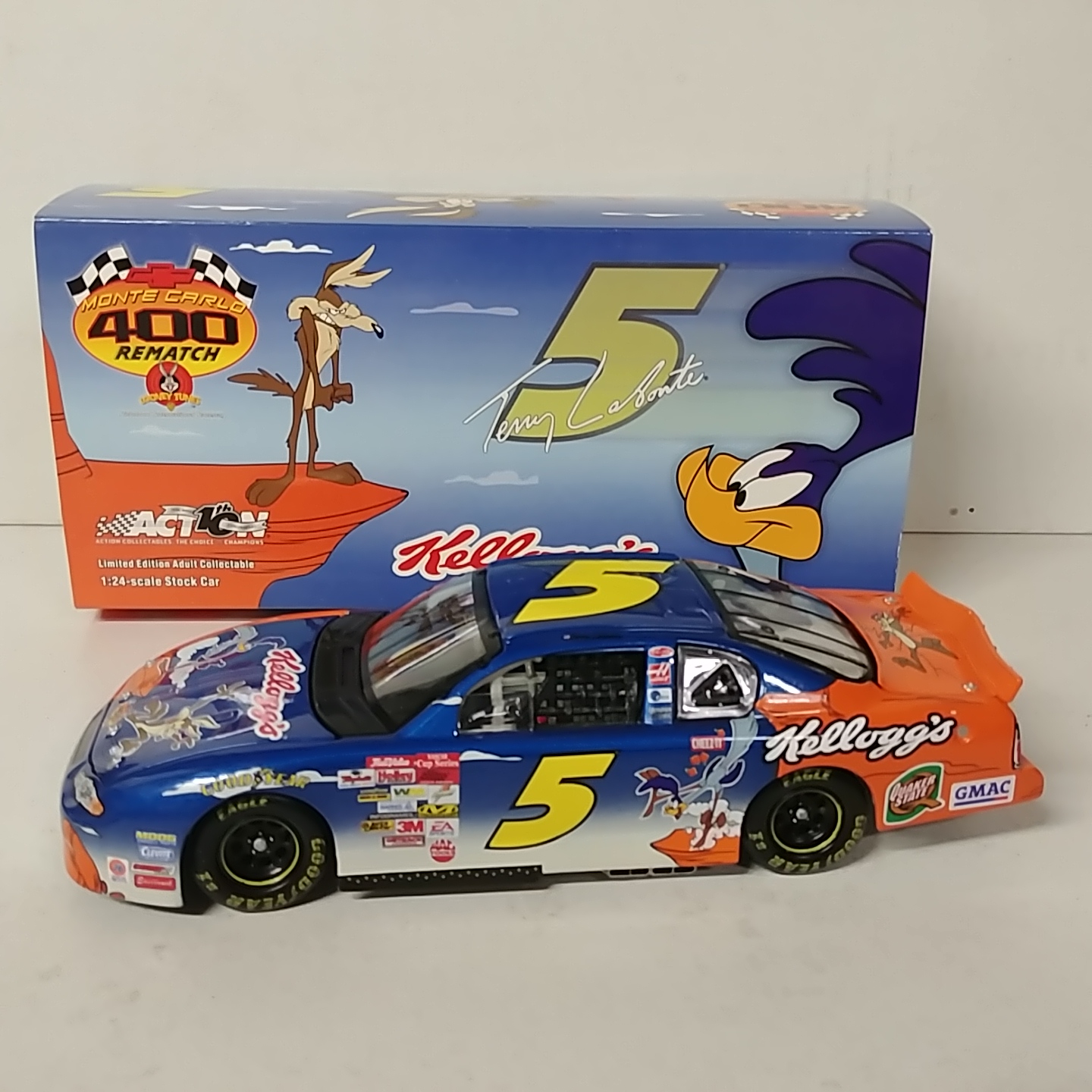 2002 Terry Labonte 1/24th Kelloggs "Looney Tunes""Coyote & Road Runner" c/w car