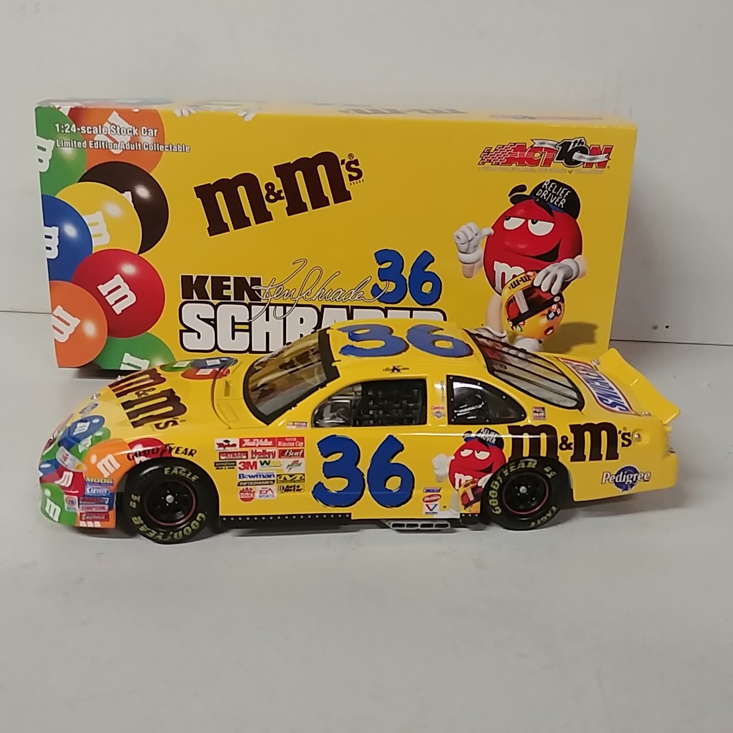 2002 Ken Schrader 1/24th M&M's c/w car