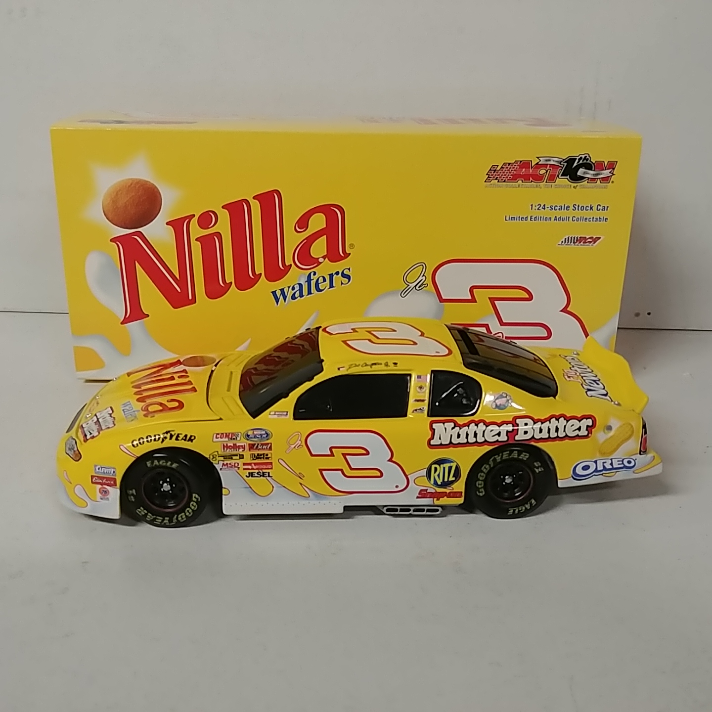 2002 Dale Earnhardt Jr 1/24th Nilla Wafers b/w bank