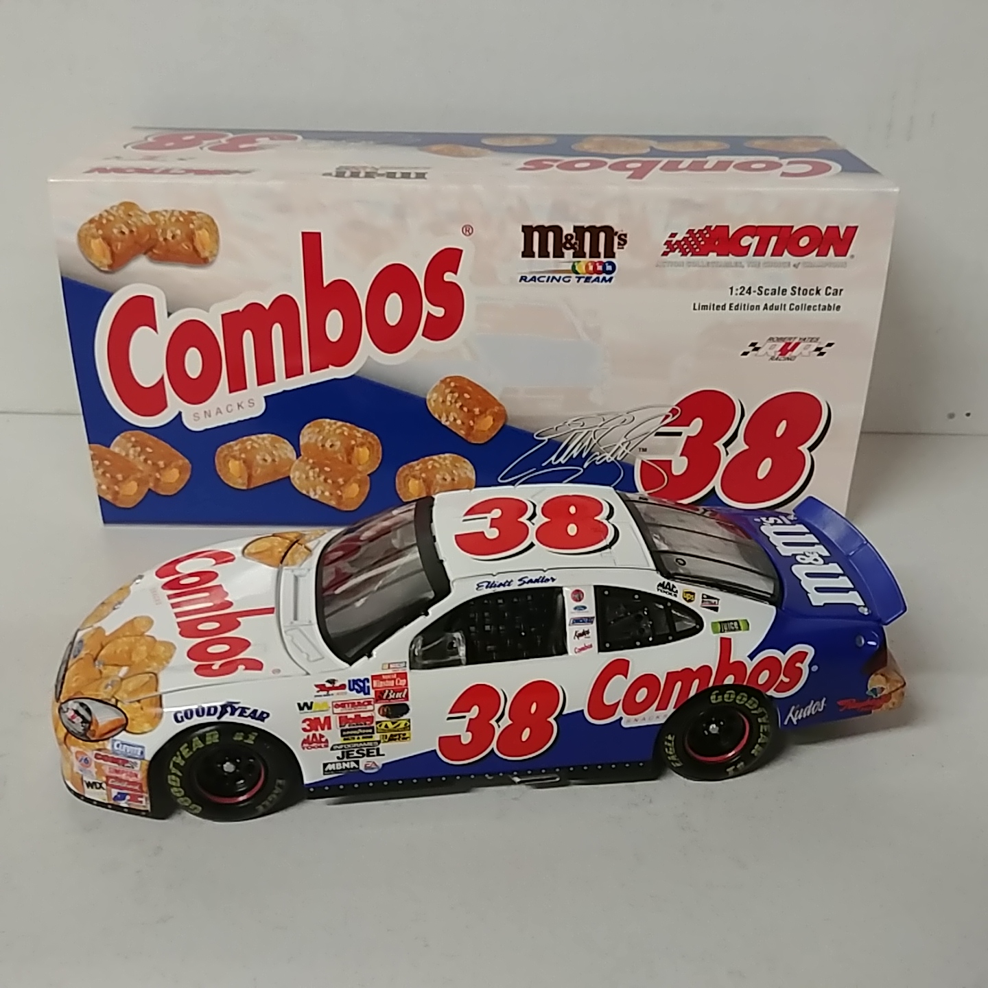 2003 Elliott Sadler 1/24th Combos M&M's c/w car