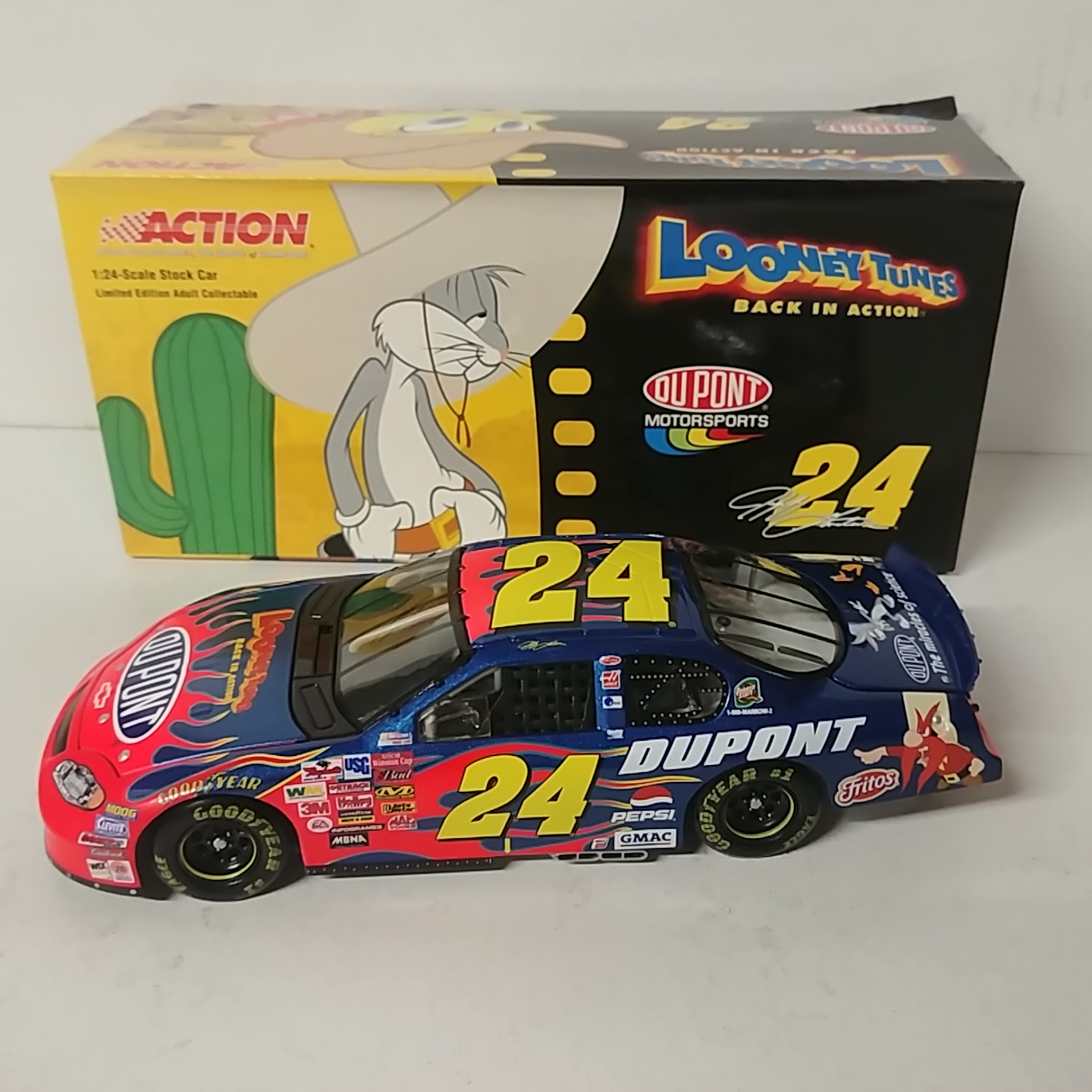 2003 Jeff Gordon 1/24th Dupont "Looney Tunes" Monte Carlo