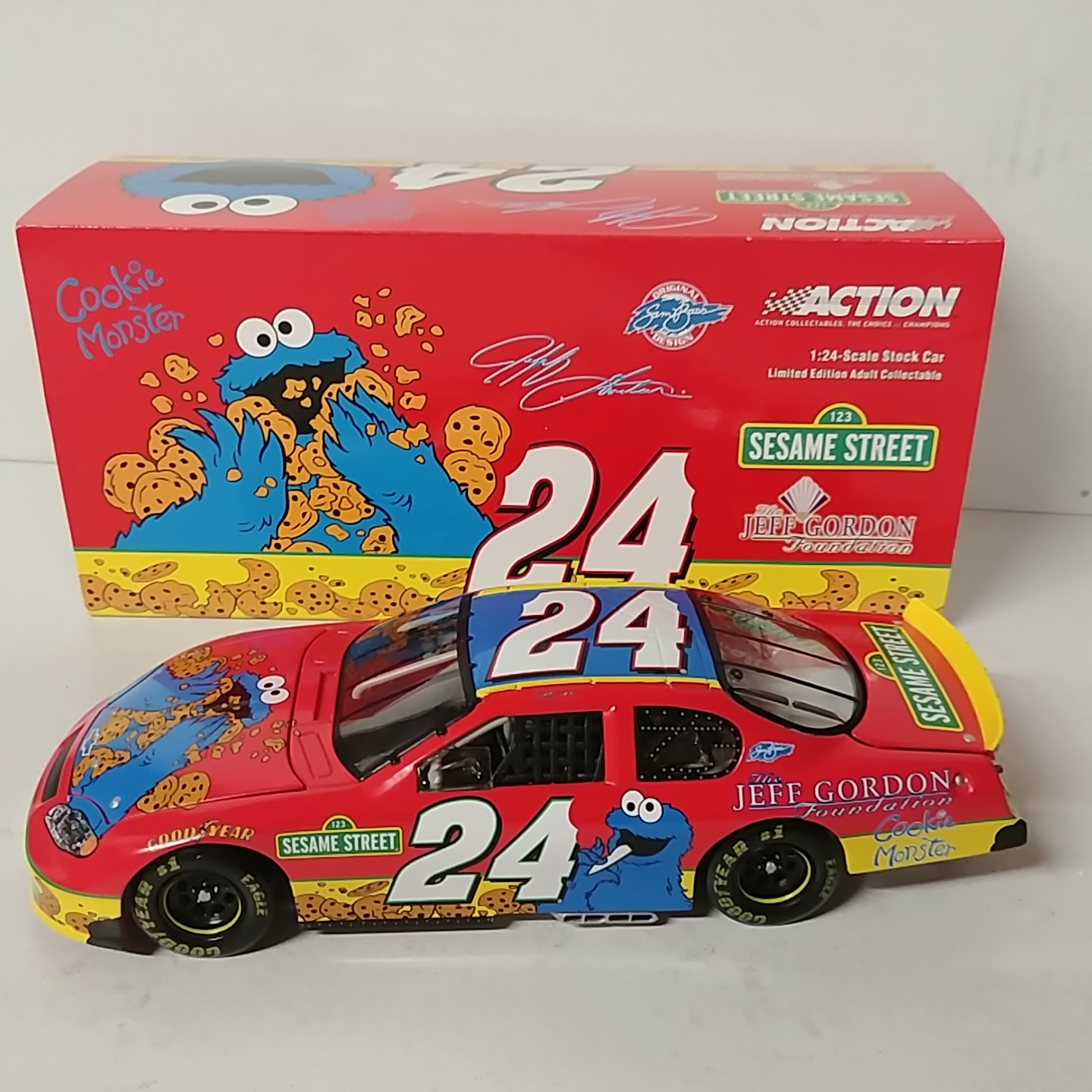 2003 Jeff Gordon 1/24th Foundation "Sesame Street" Monte Carlo