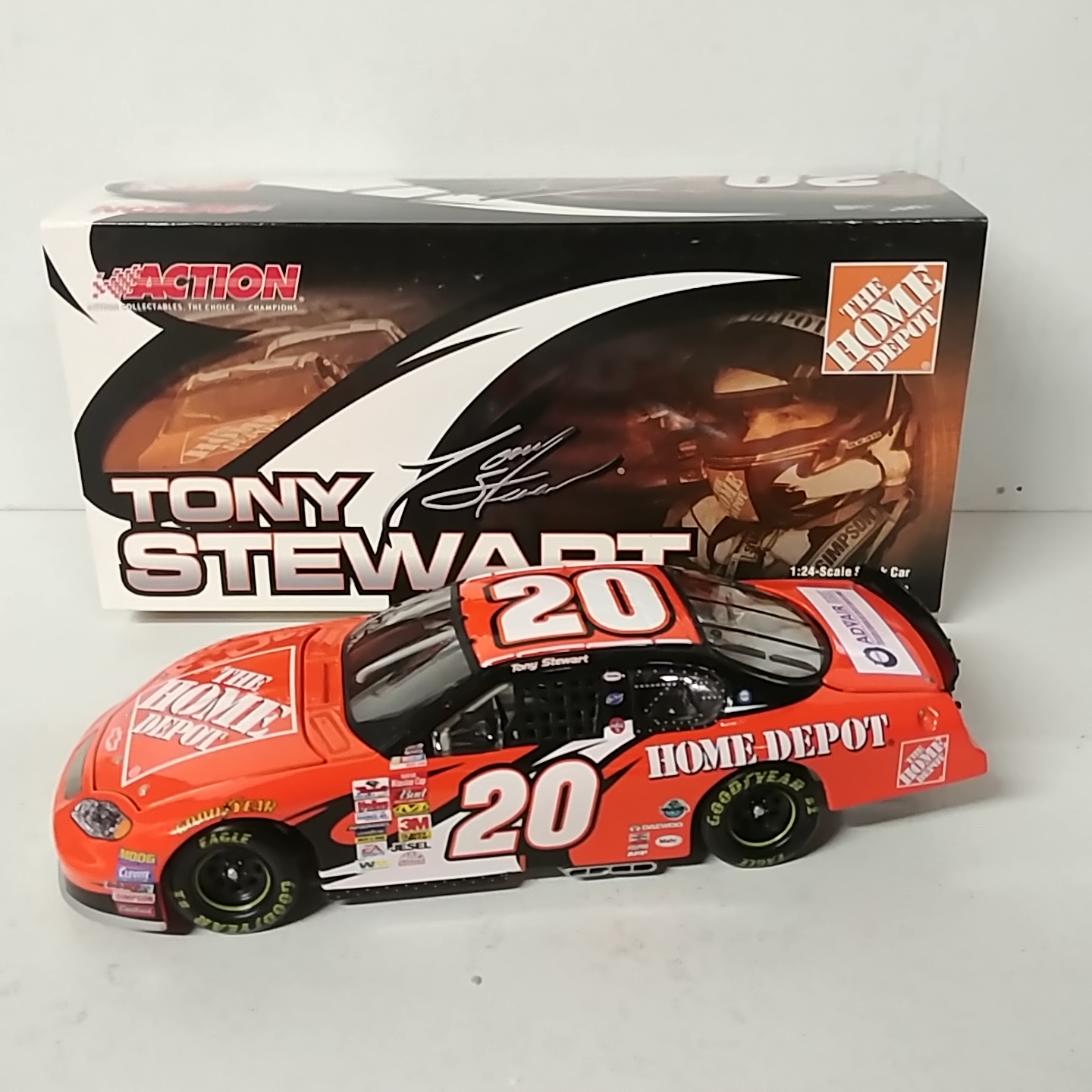 2003 Tony Stewart 1/24th Home Depot c/w car