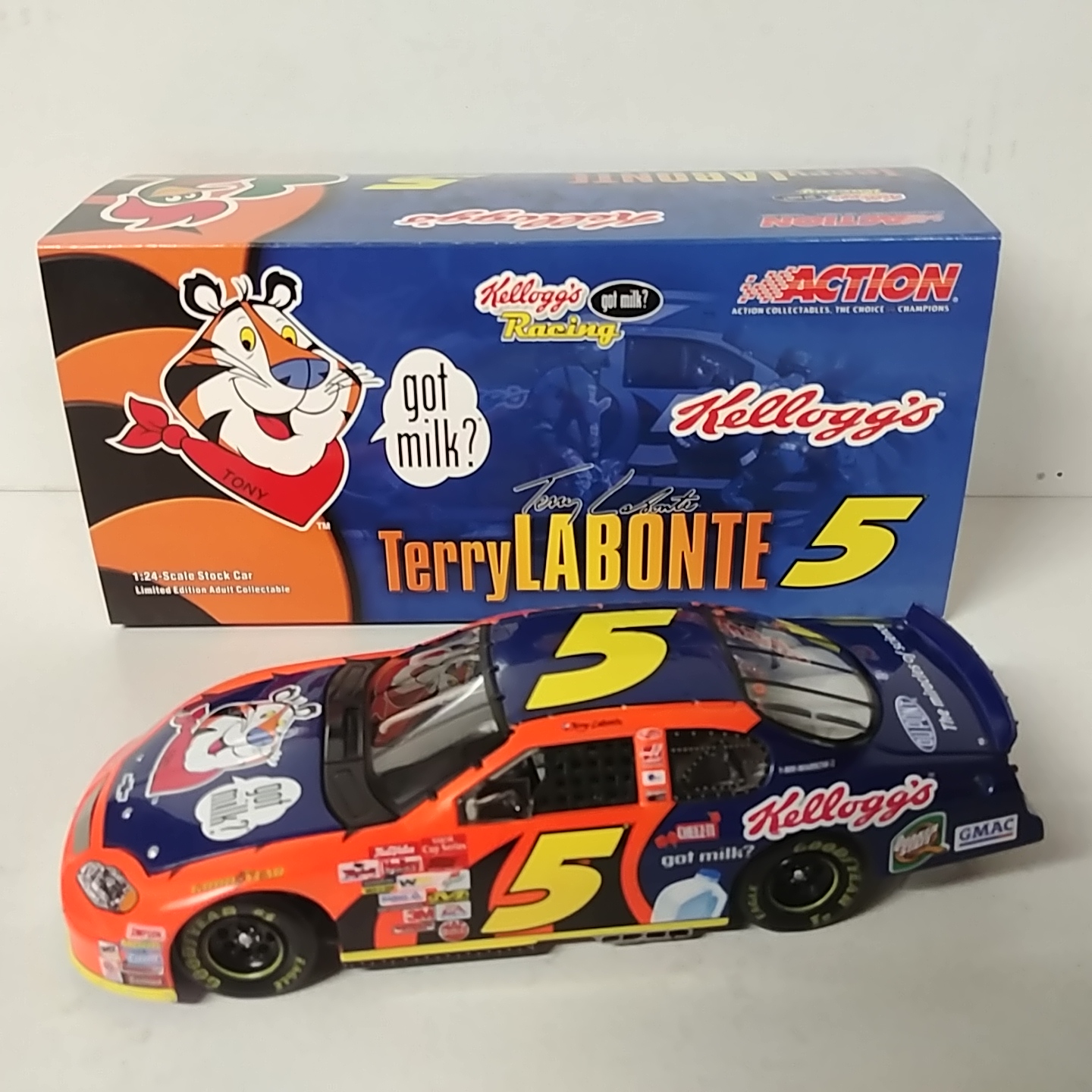 2003 Terry Labonte 1/24th Kellogg's c/w car