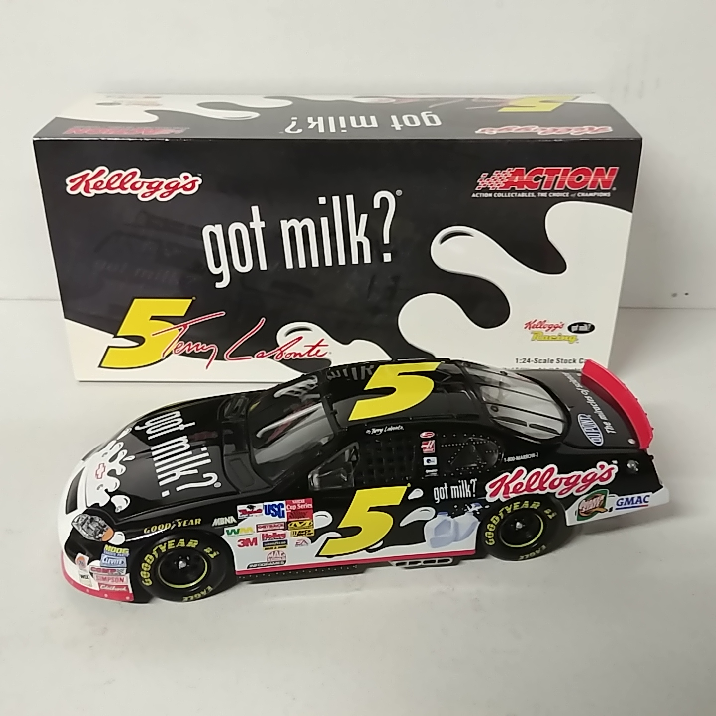 2003 Terry Labonte 1/24th Kelloggs "Got Milk" Chicago Special  c/w car