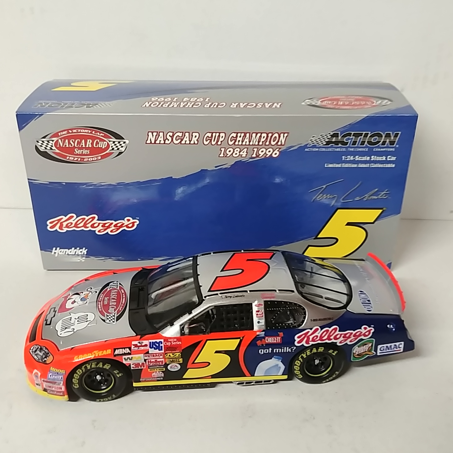 2003 Terry Labonte 1/24th Kelloggs "Victory Lap" c/w car