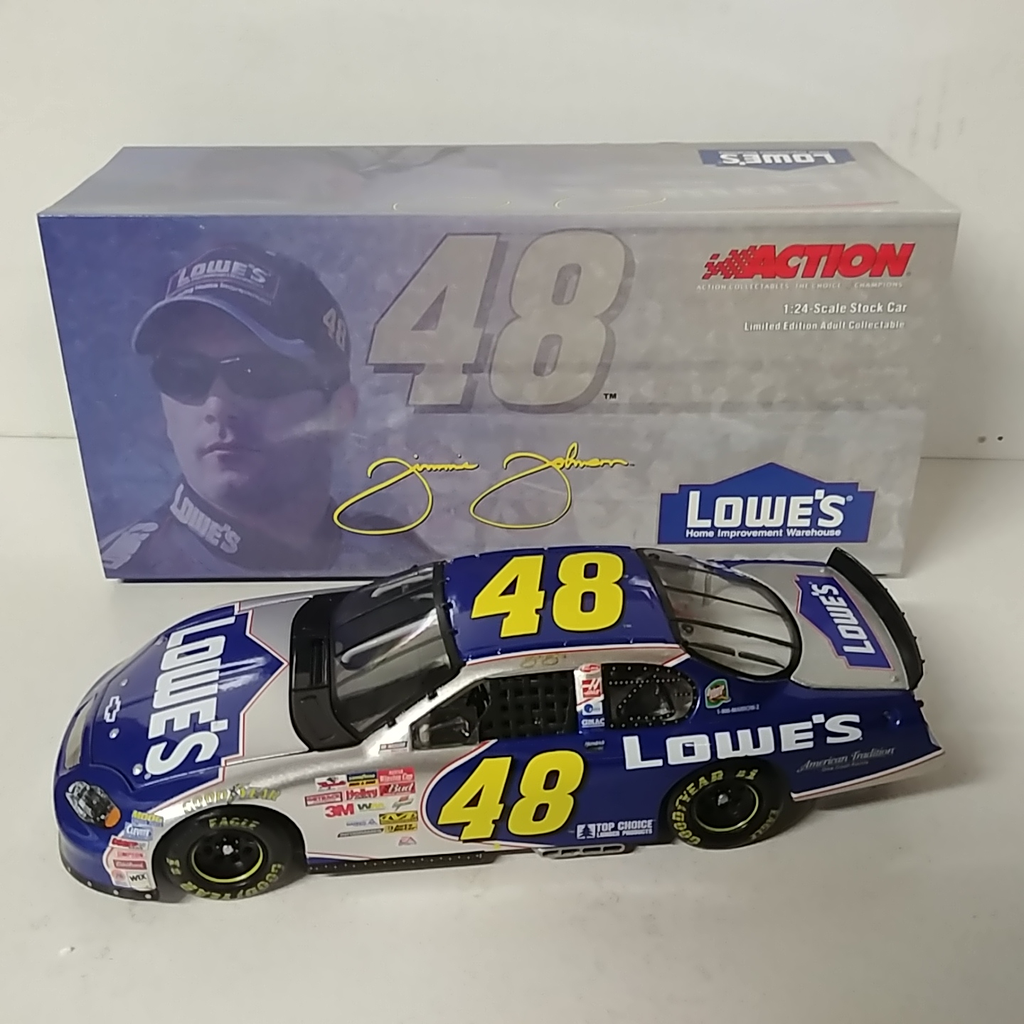 2003 Jimmie Johnson 1/24th Lowe's c/w car