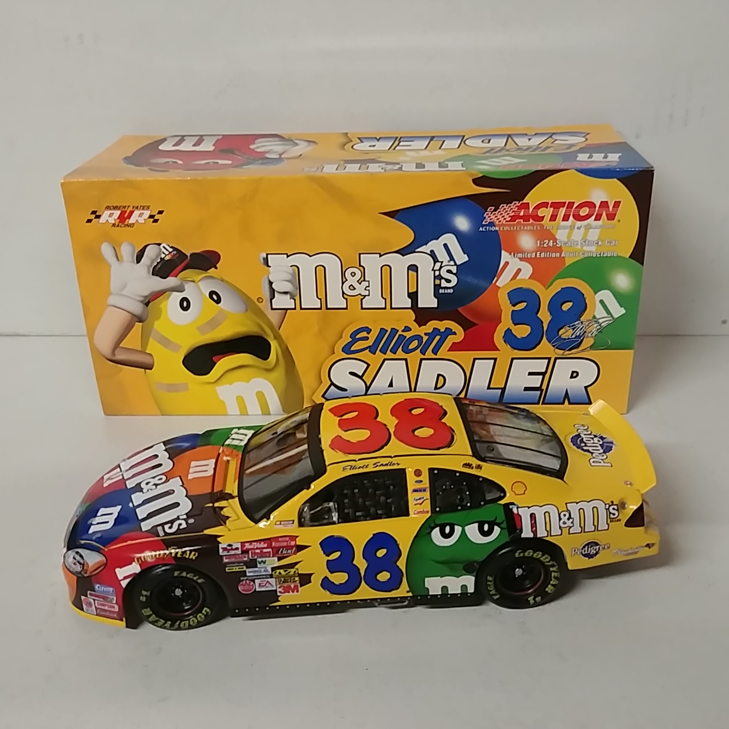 2003 Elliott Sadler 1/24th M&M's c/w car