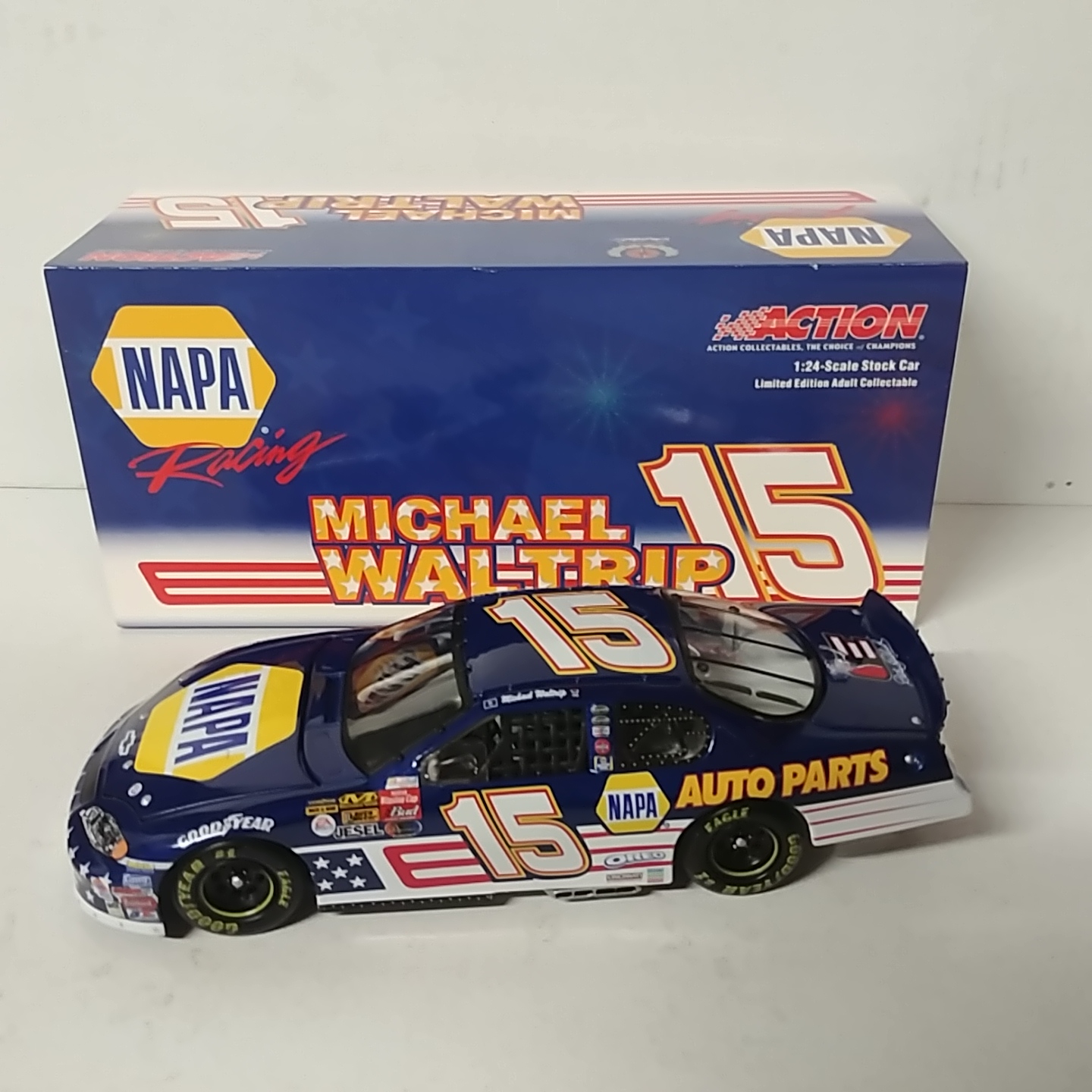 2003 Michael Waltrip 1/24th NAPA "Stars & Stripes" c/w car