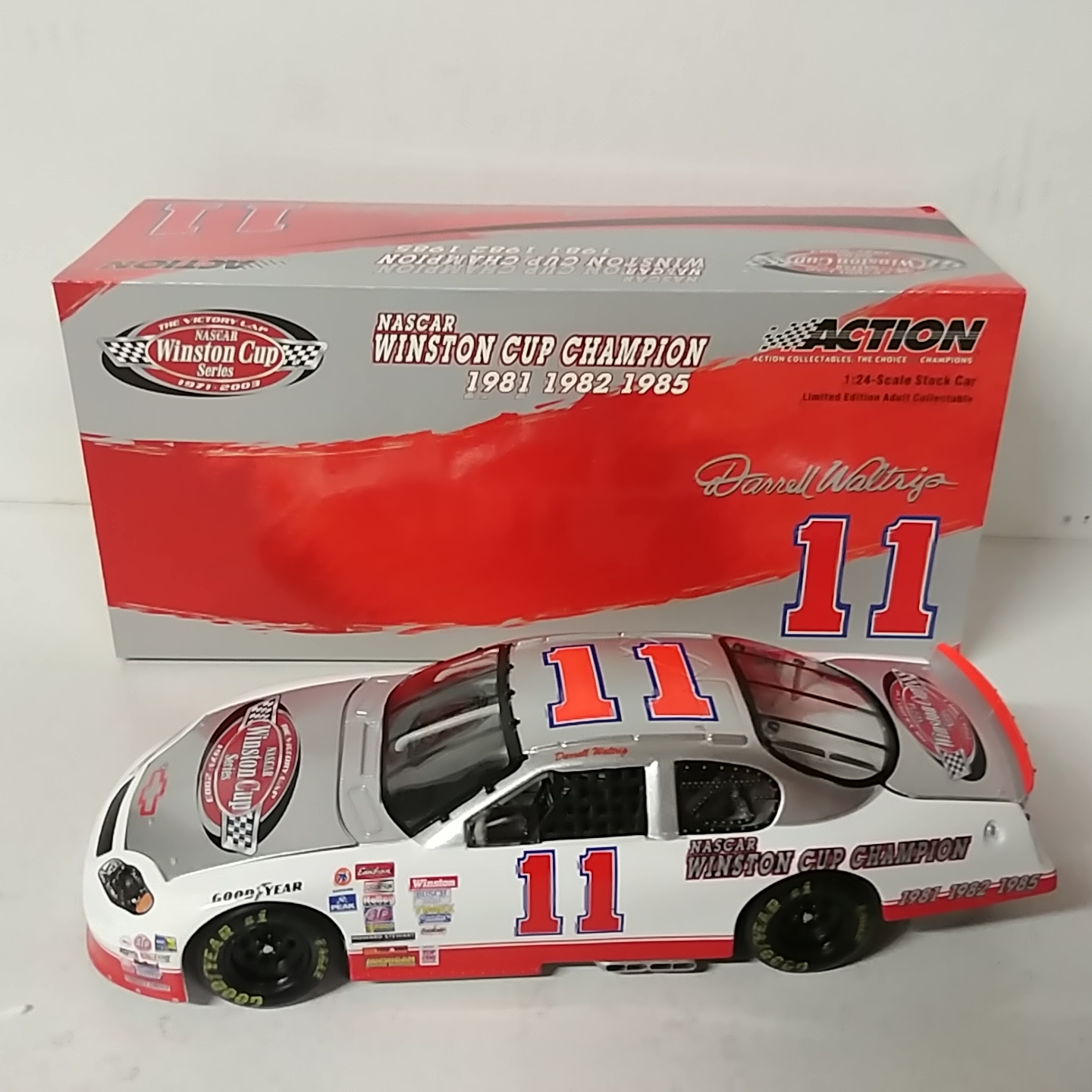 2003 Darrell Waltrip 1/24th Victory Lap c/w car