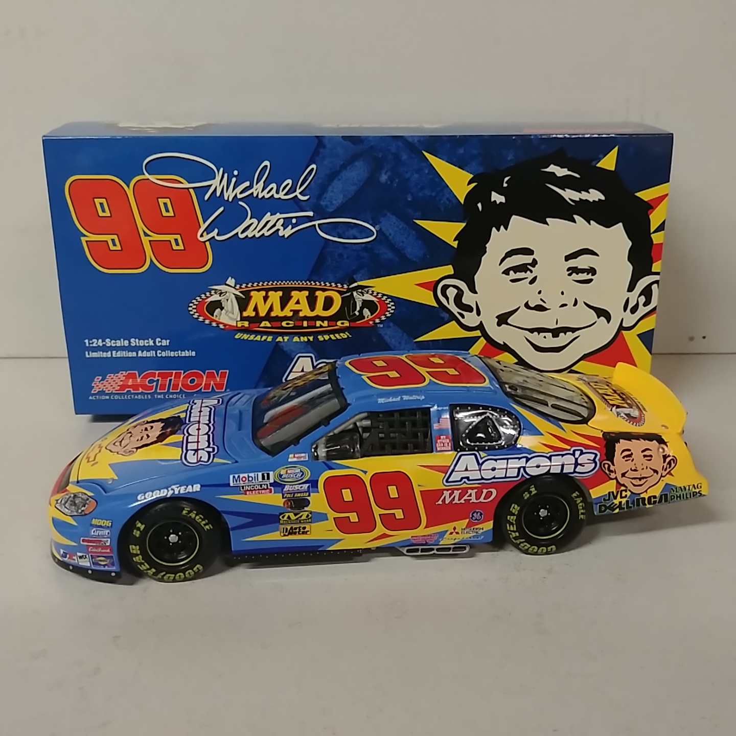 2004 Michael Waltrip 1/24th Aarons "Mad Magazine" c/w car