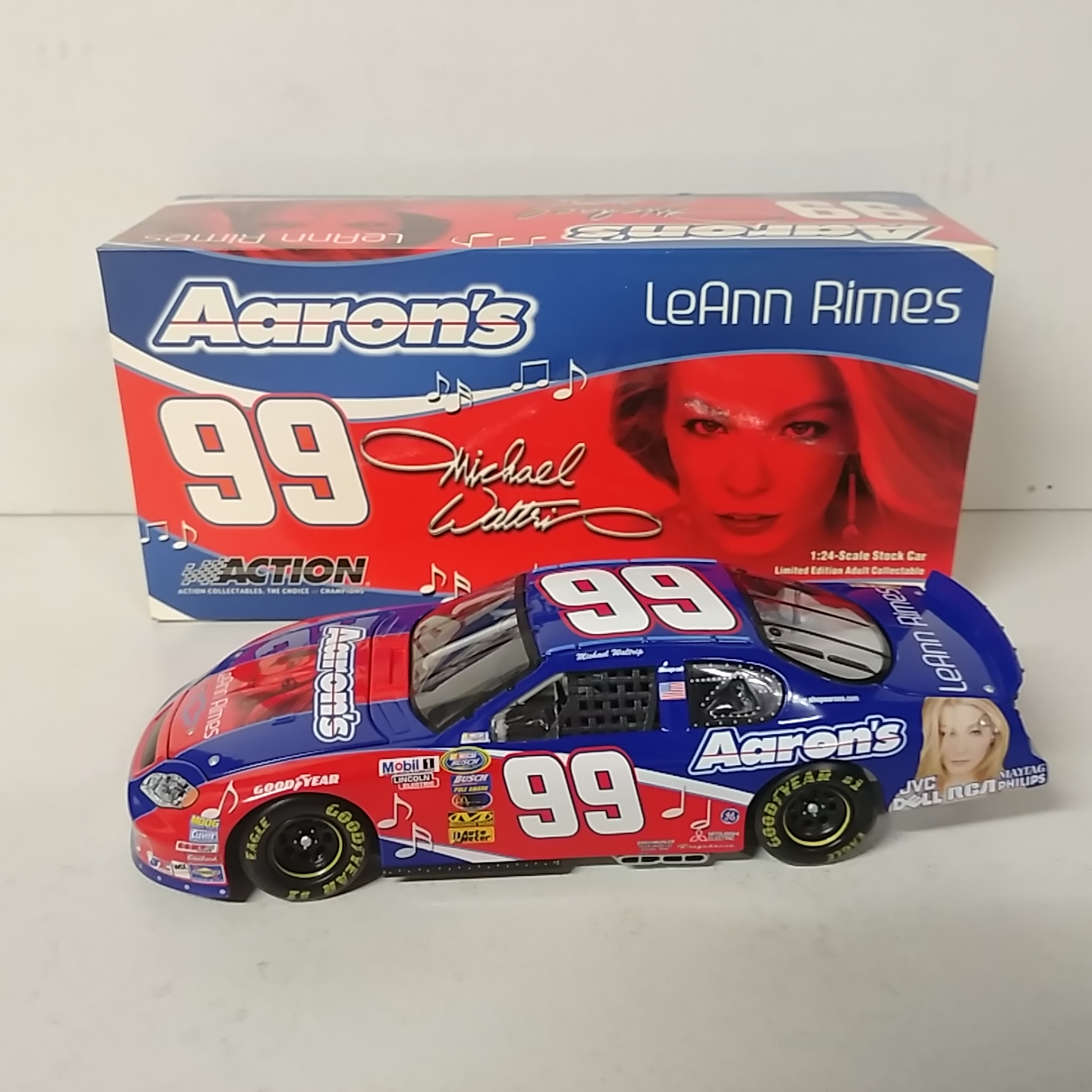 2004 Michael Waltrip 1/24th Aarons "LeAnn Rimes" c/w car