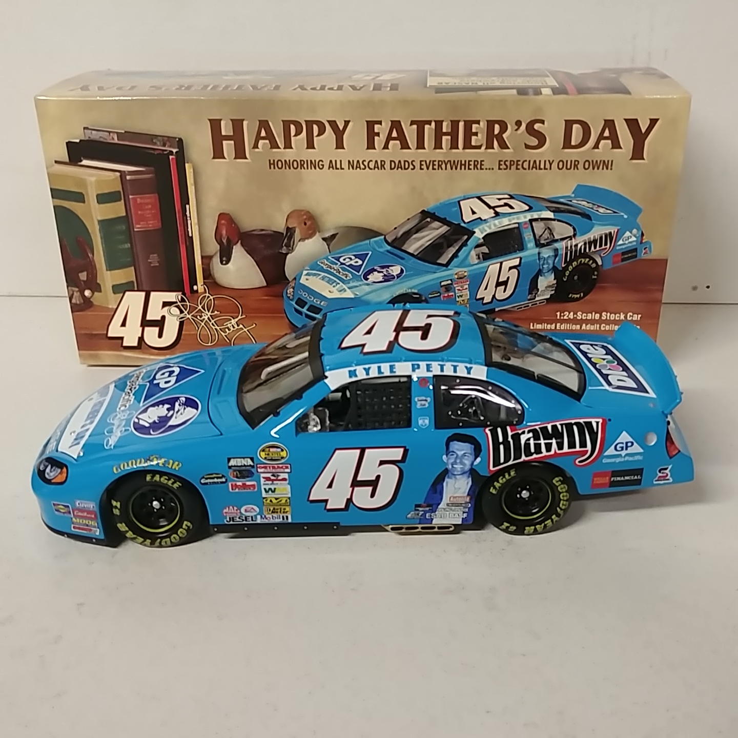 2004 Kyle Petty 1/24th Brawny "Fathers Day" c/w car