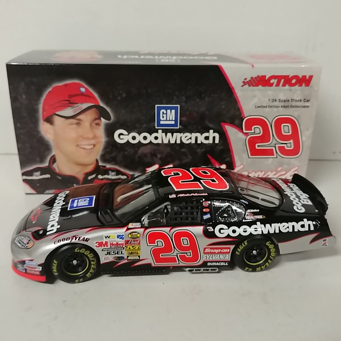 2004 Kevin Harvick 1/24th GM Goodwrench c/w car