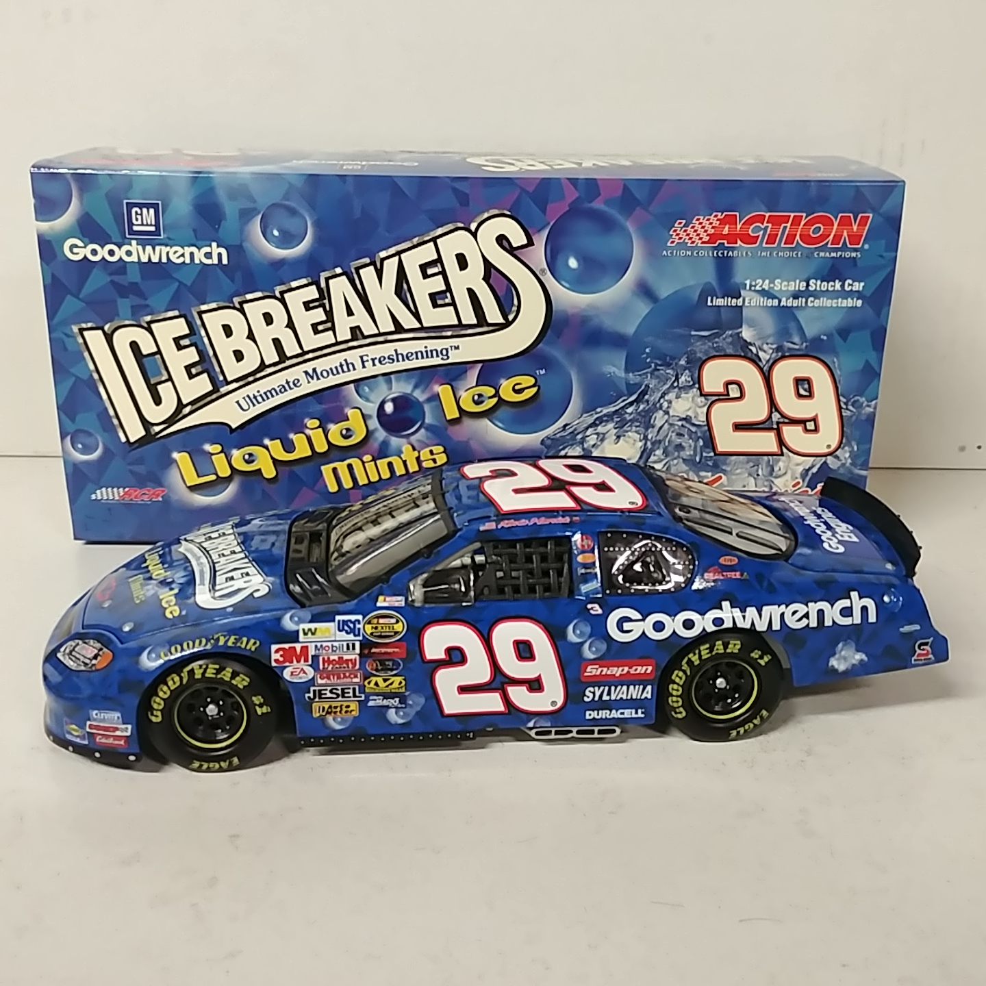 2004 Kevin Harvick 1/24thGM Goodwrench "Ice Breakers Liquid Ice" c/w car