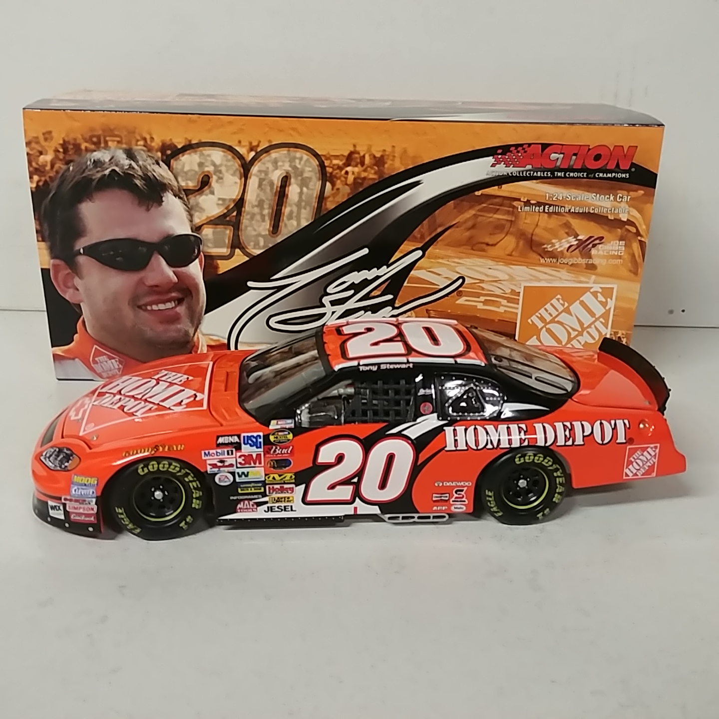 2004 Tony Stewart 1/24th Home Depot c/w car