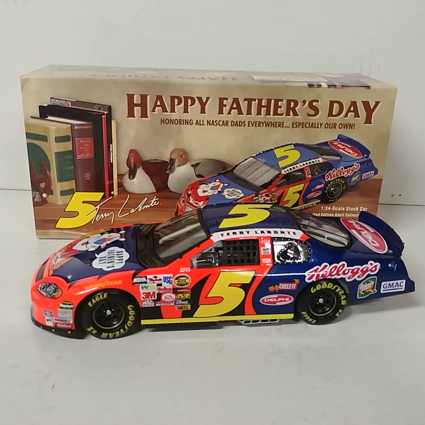 2004 Terry Labonte 1/24th Kelloggs "Fathers Day" c/w car