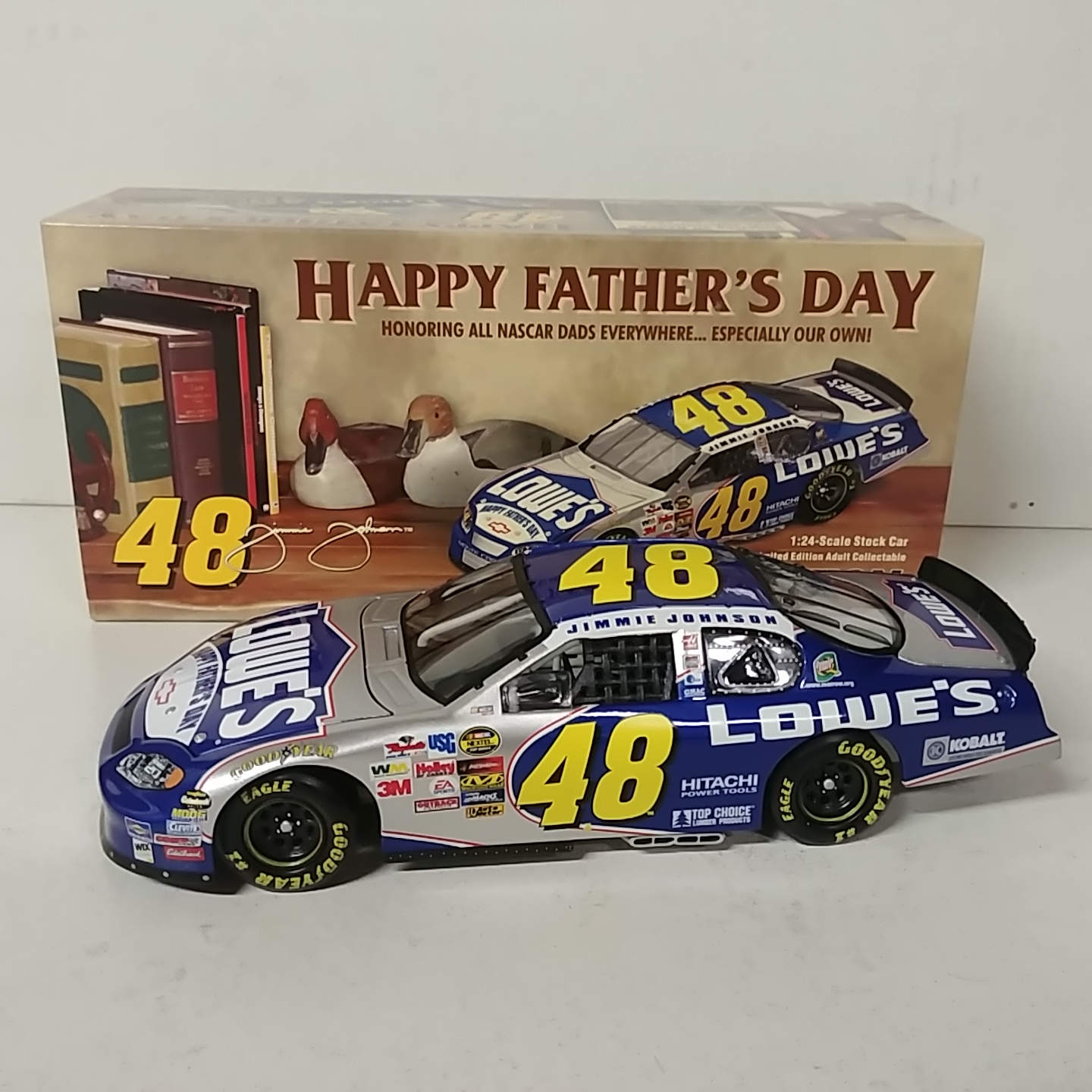 2004 Jimmy Johnson 1/24th Lowe's "Fathers Day" c/w car